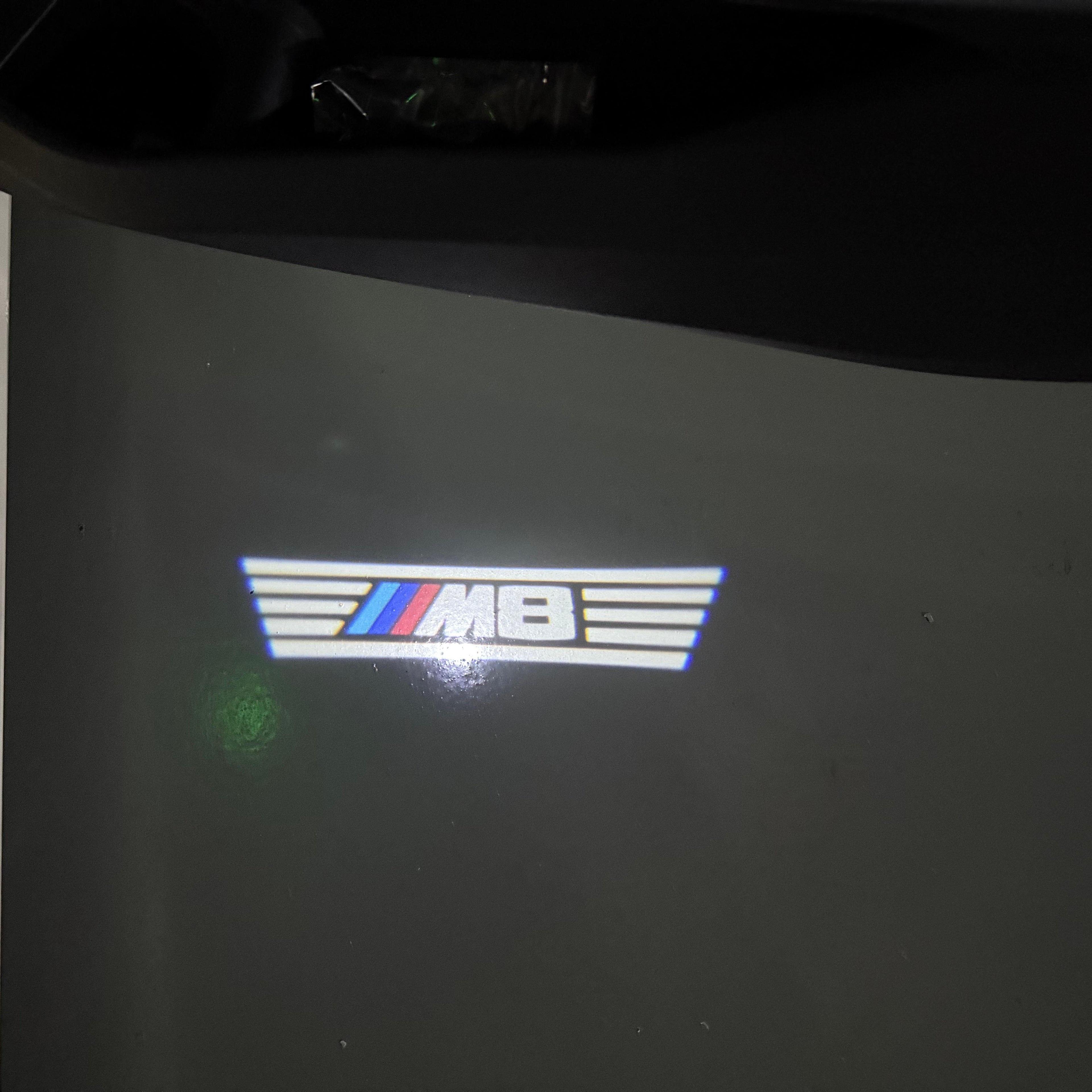 BMW M3 LOGO PROJECTOR LIGHTS Nr.24 (الكمية 1 = 1 مجموعة / 2 أضواء باب)