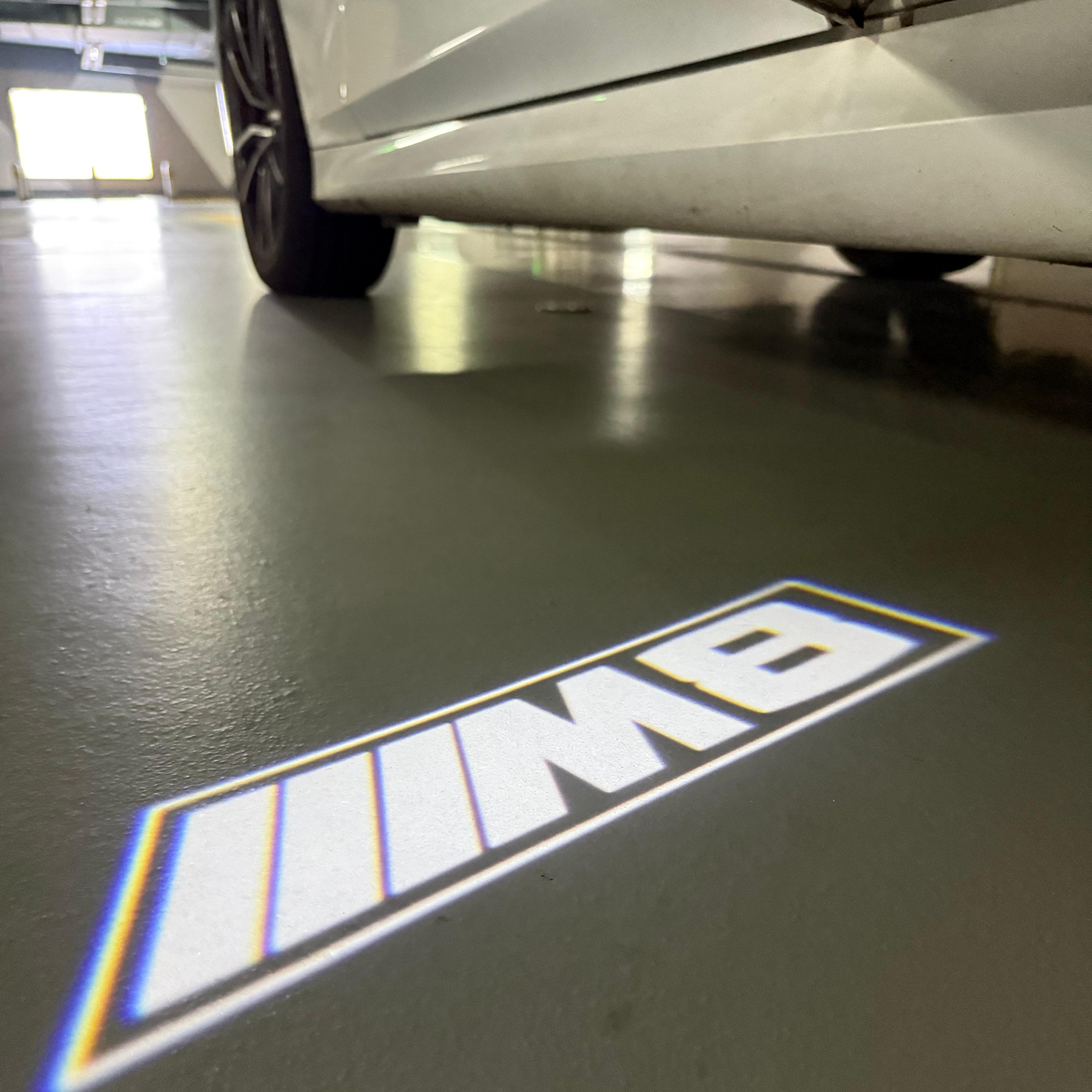 BMW M3 LOGO PROJECTOR LIGHTS Nr.24 (الكمية 1 = 1 مجموعة / 2 أضواء باب)