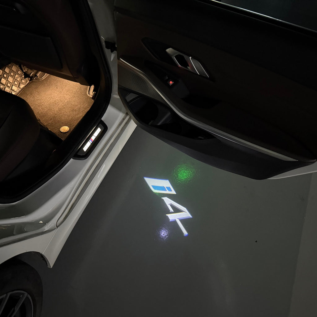 BMW M3 LOGO PROJECTOR LIGHTS Nr.24 (الكمية 1 = 1 مجموعة / 2 أضواء باب)