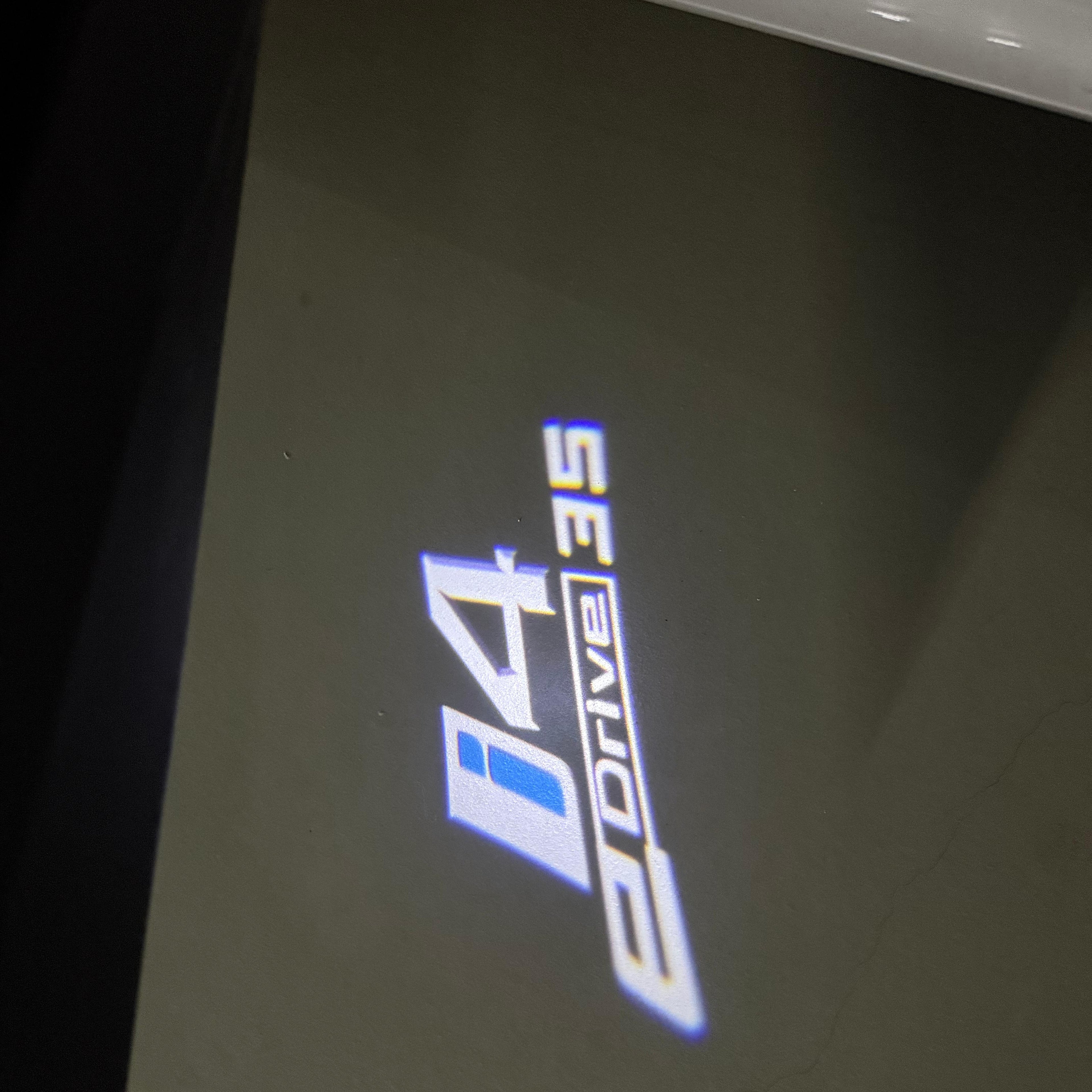 BMW M3 LOGO PROJECTOR LIGHTS Nr.24 (الكمية 1 = 1 مجموعة / 2 أضواء باب)