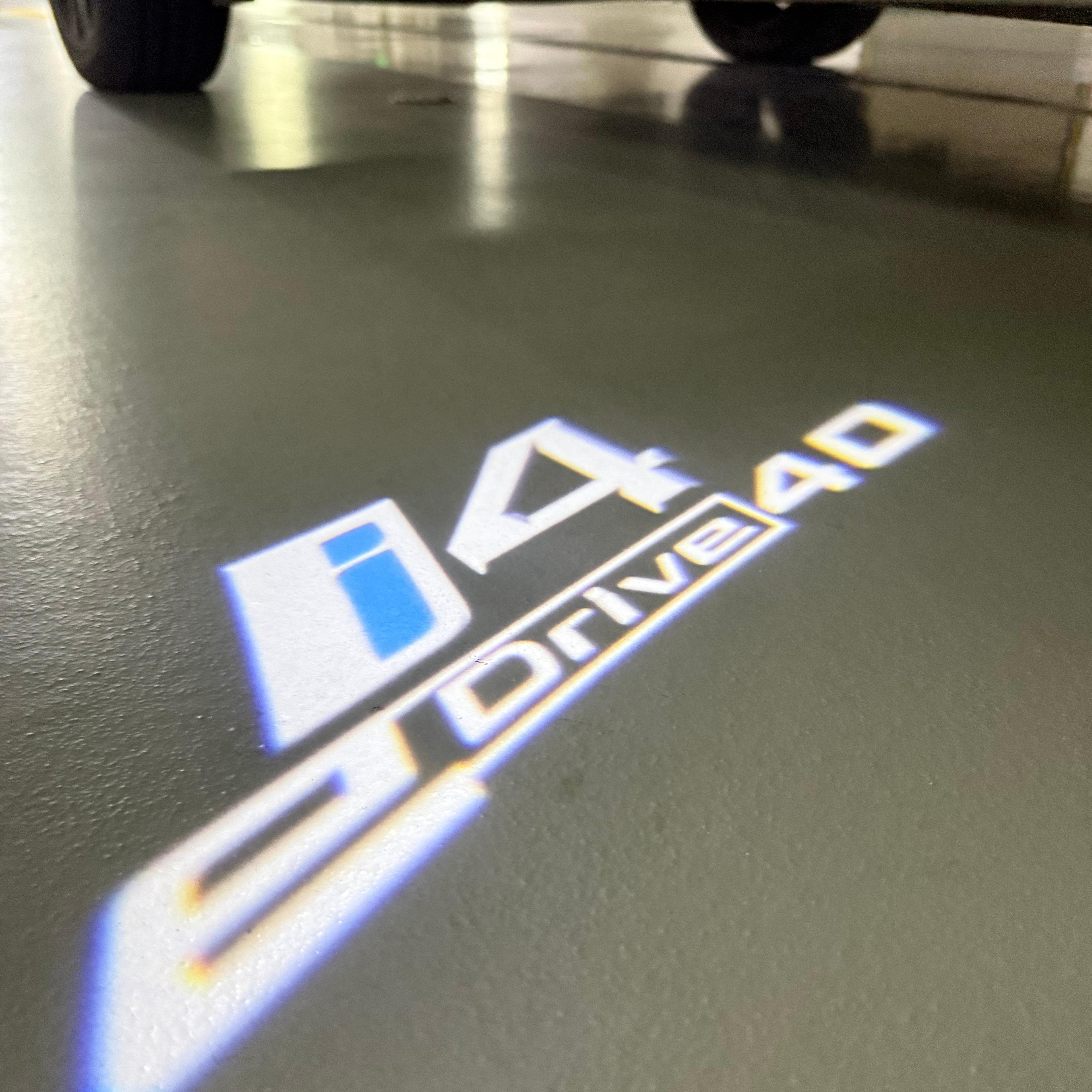 BMW M3 LOGO PROJECTOR LIGHTS Nr.24 (الكمية 1 = 1 مجموعة / 2 أضواء باب)