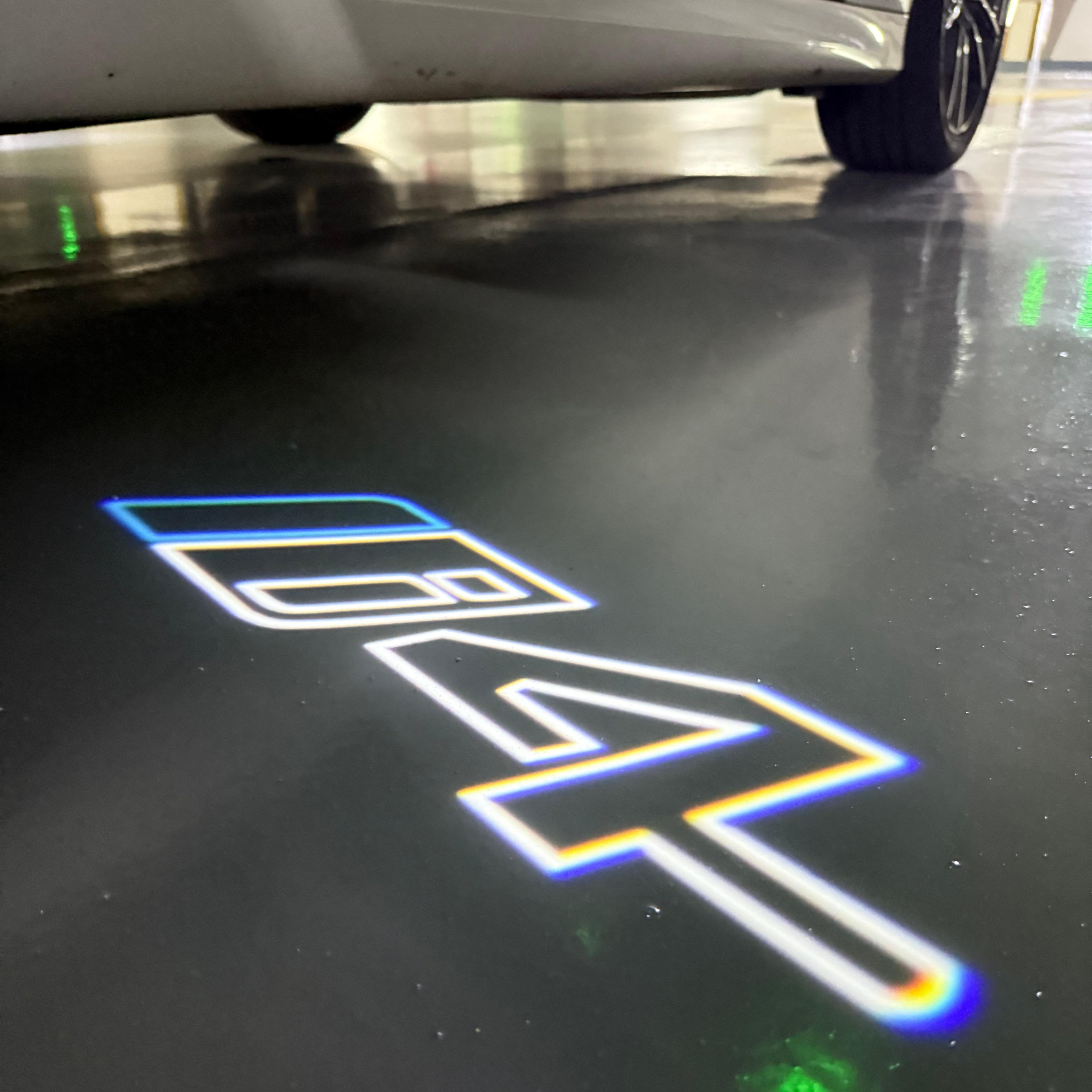 BMW M3 LOGO PROJECTOR LIGHTS Nr.24 (الكمية 1 = 1 مجموعة / 2 أضواء باب)
