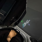 BMW M3 LOGO PROJECTOR LIGHTS Nr.24 (الكمية 1 = 1 مجموعة / 2 أضواء باب)