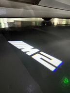 BMW M3 LOGO PROJECTOR LIGHTS Nr.24 (الكمية 1 = 1 مجموعة / 2 أضواء باب)