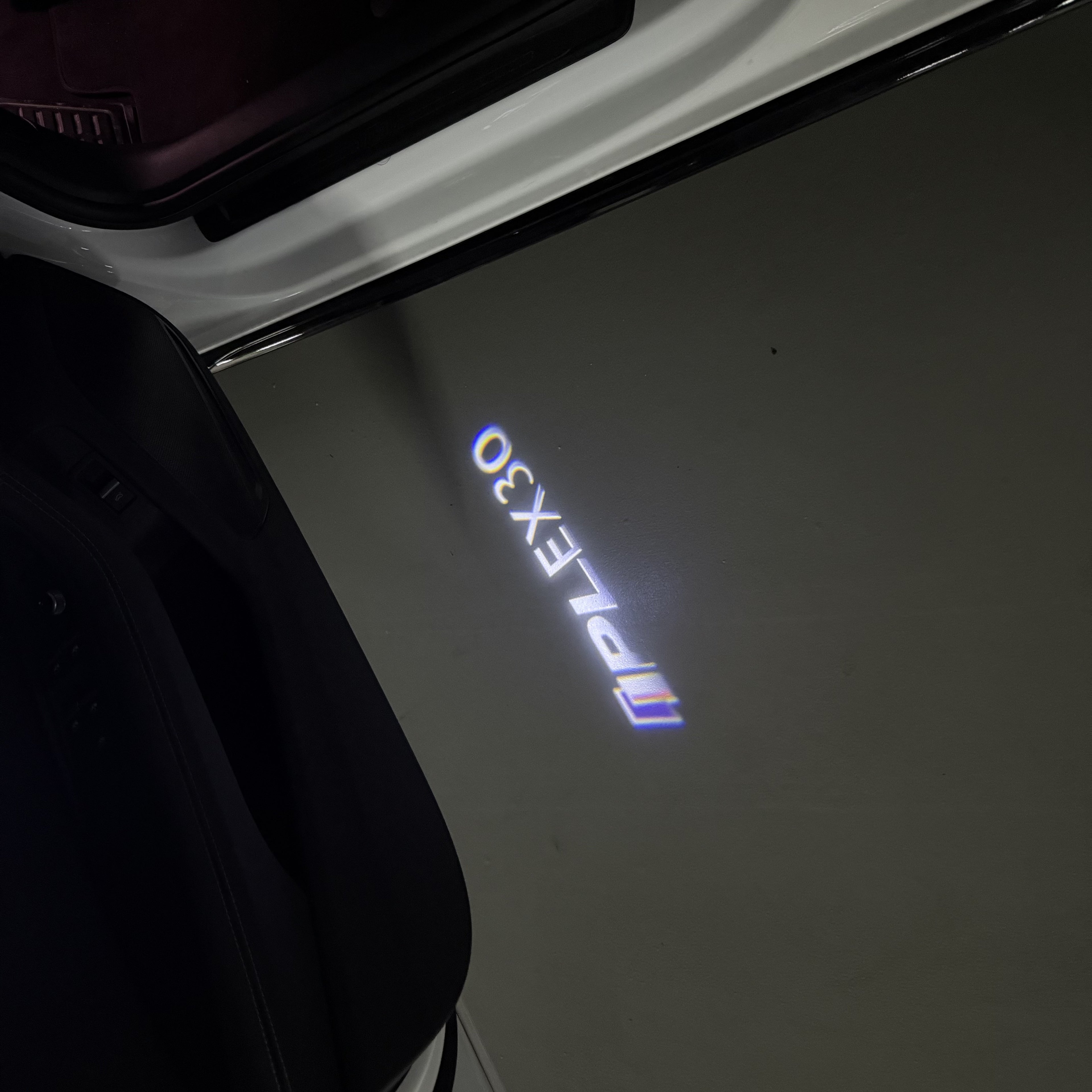 INFINITI  EX30 LOGO PROJECROTR LIGHTS  (quantity 1 = 1 sets/2 door lights)Nr.74A51