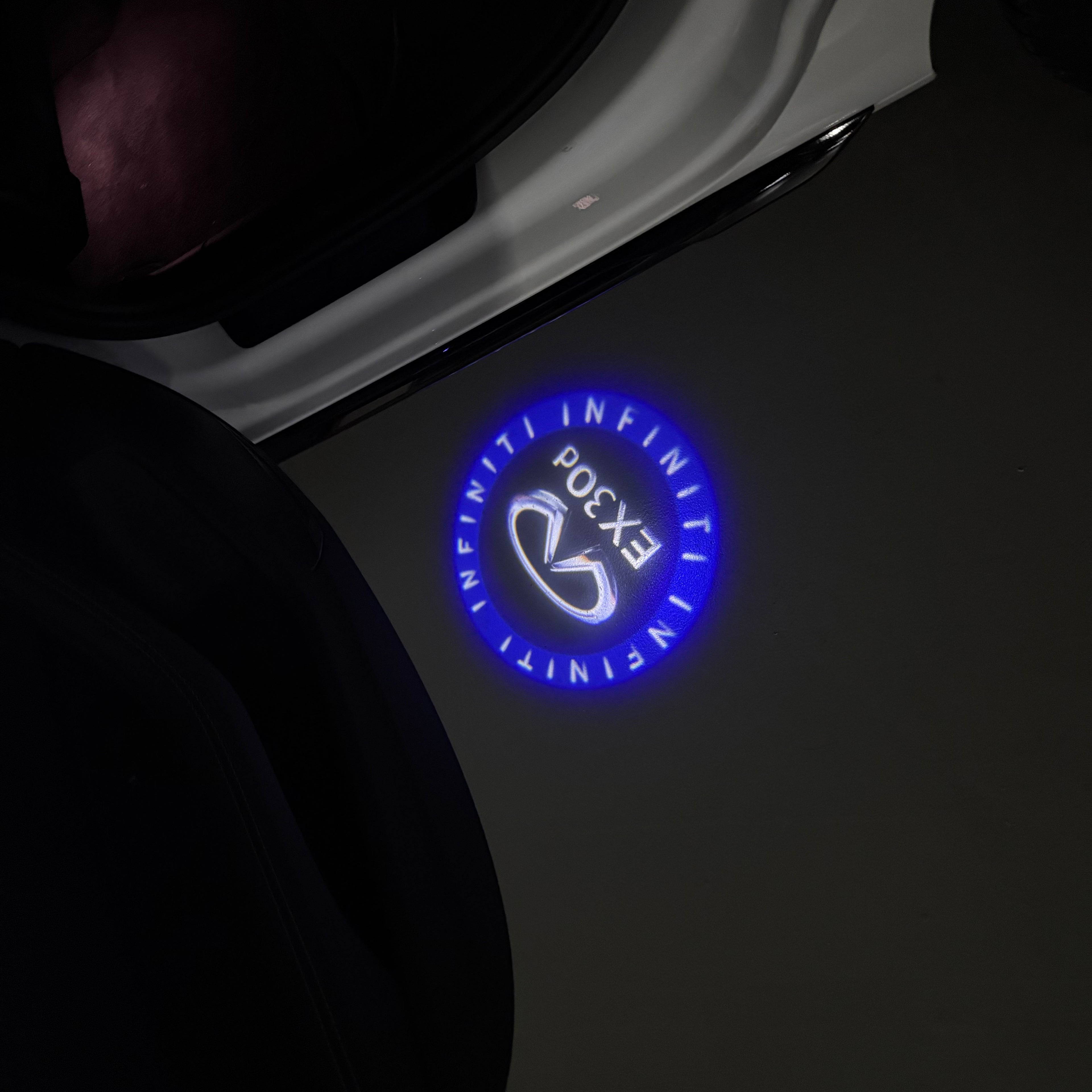 INFINITI  EX30  LOGO PROJECROTR LIGHTS  (quantity 1 = 1 sets/2 door lights)Nr.74A55