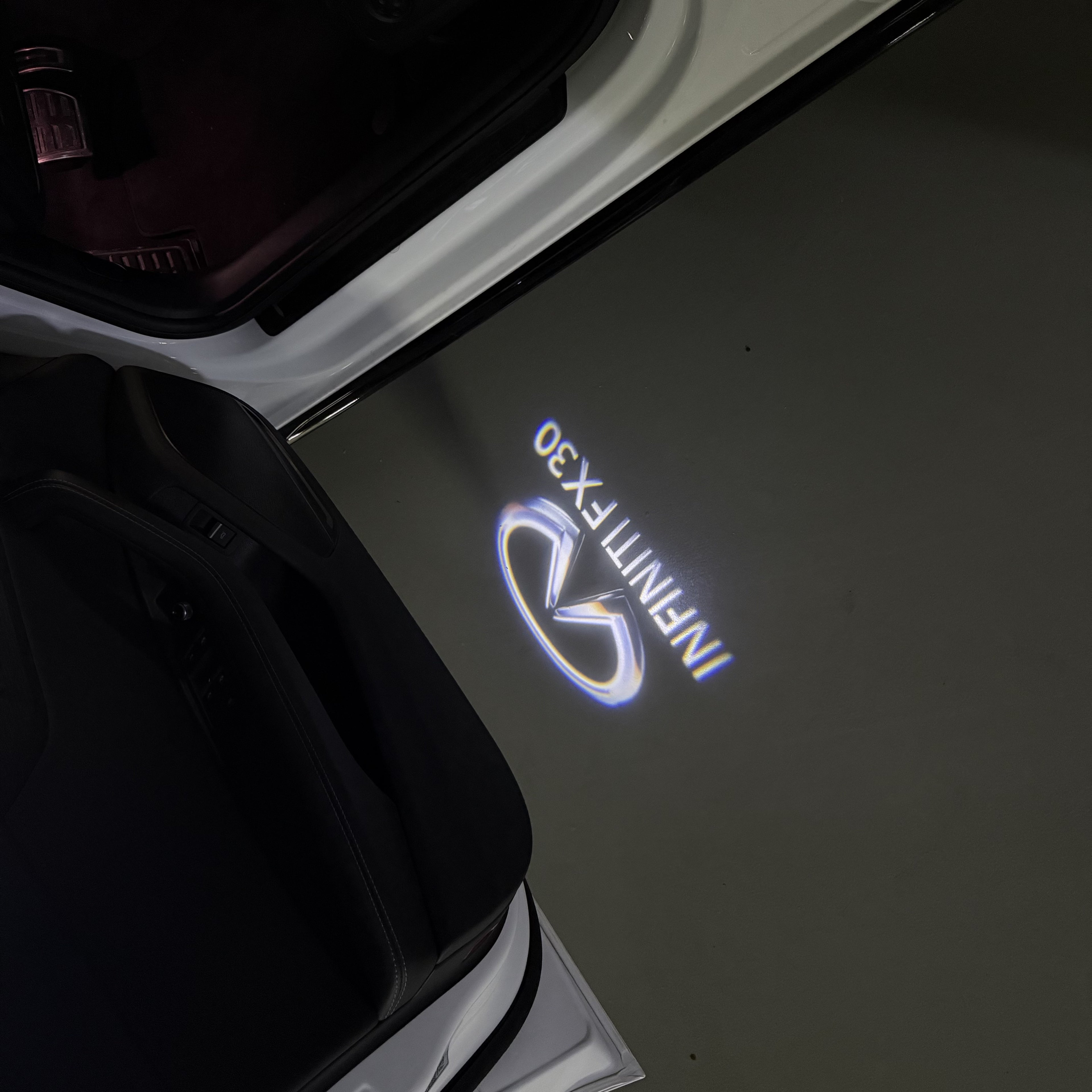 INFINITI  FX30 LOGO PROJECROTR LIGHTS  (quantity 1 = 1 sets/2 door lights)Nr.74A82