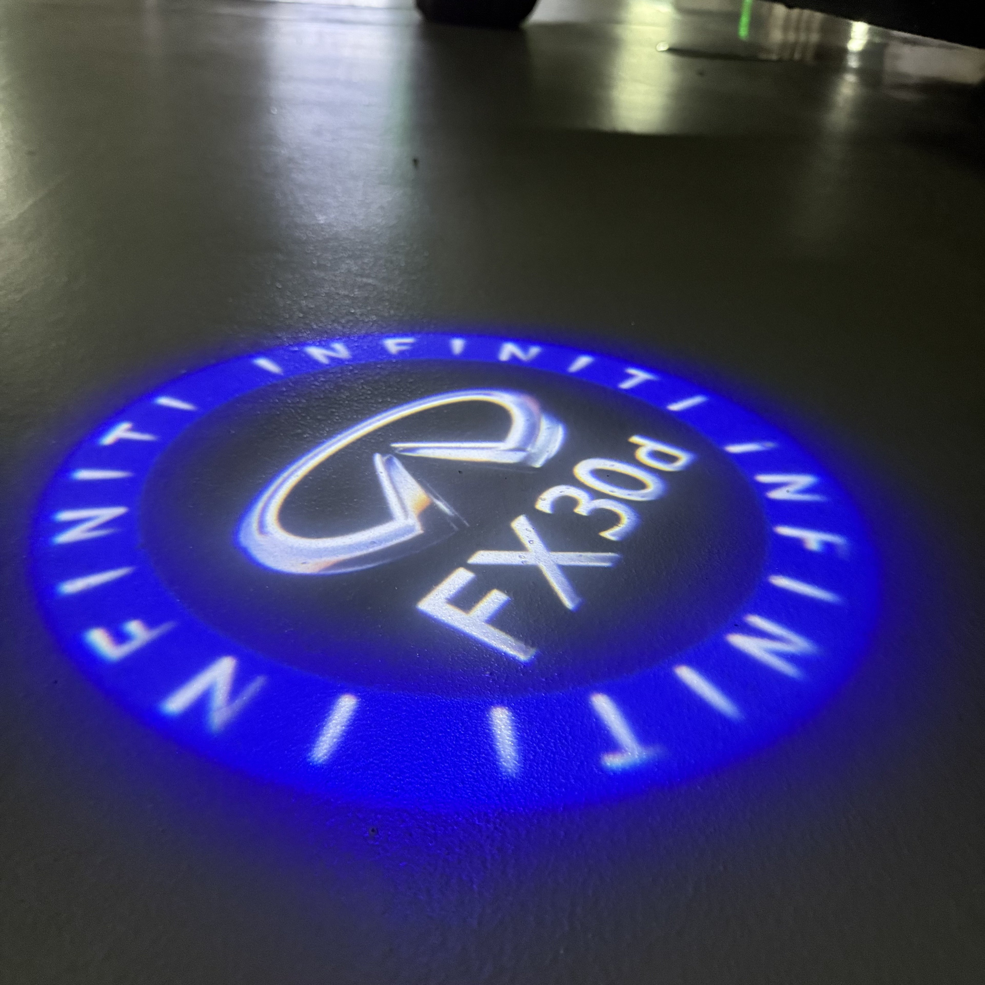 INFINITI  FX30d LOGO PROJECROTR LIGHTS  (quantity 1 = 1 sets/2 door lights)Nr.74A79