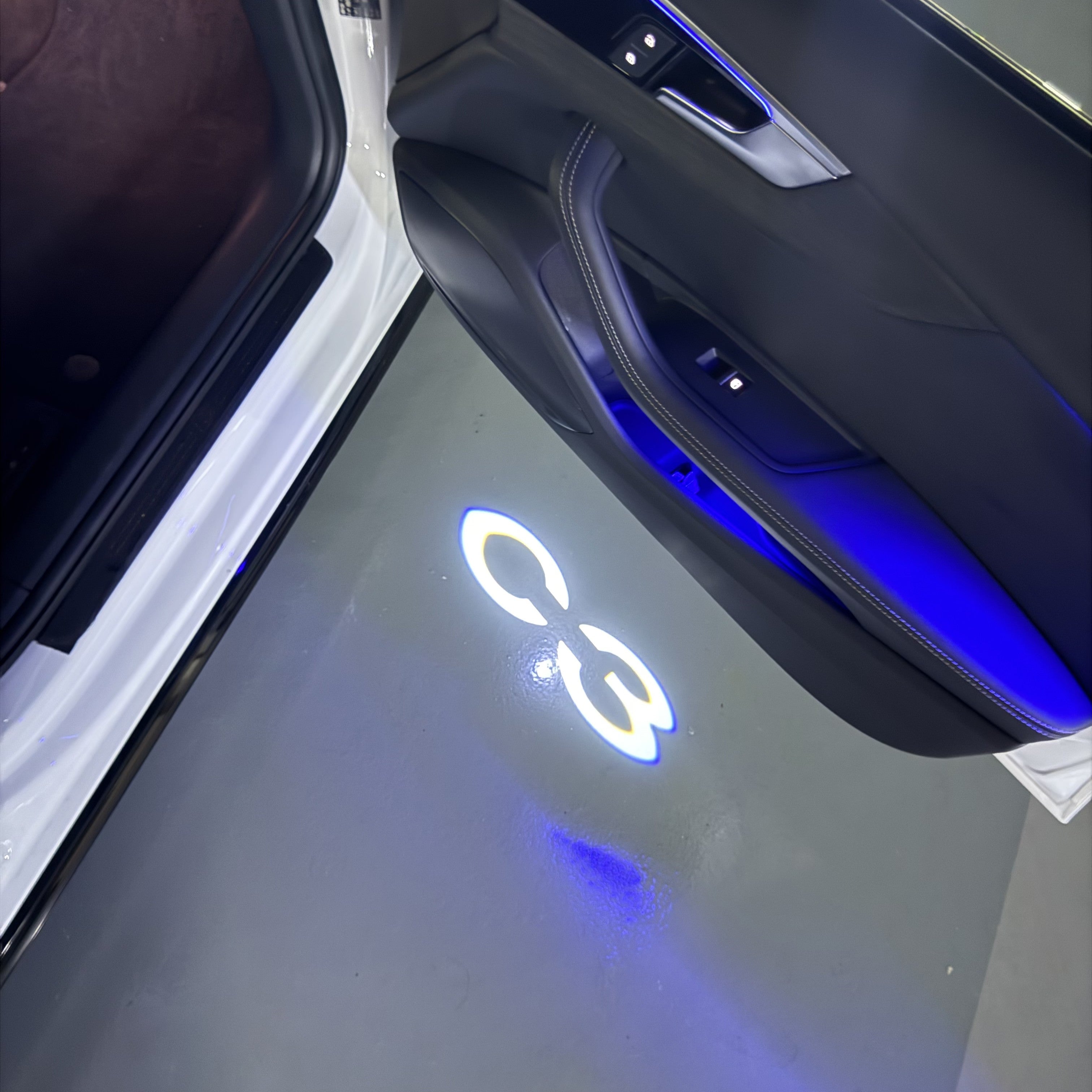 BMW M3 LOGO PROJECTOR LIGHTS Nr.24 (الكمية 1 = 1 مجموعة / 2 أضواء باب)