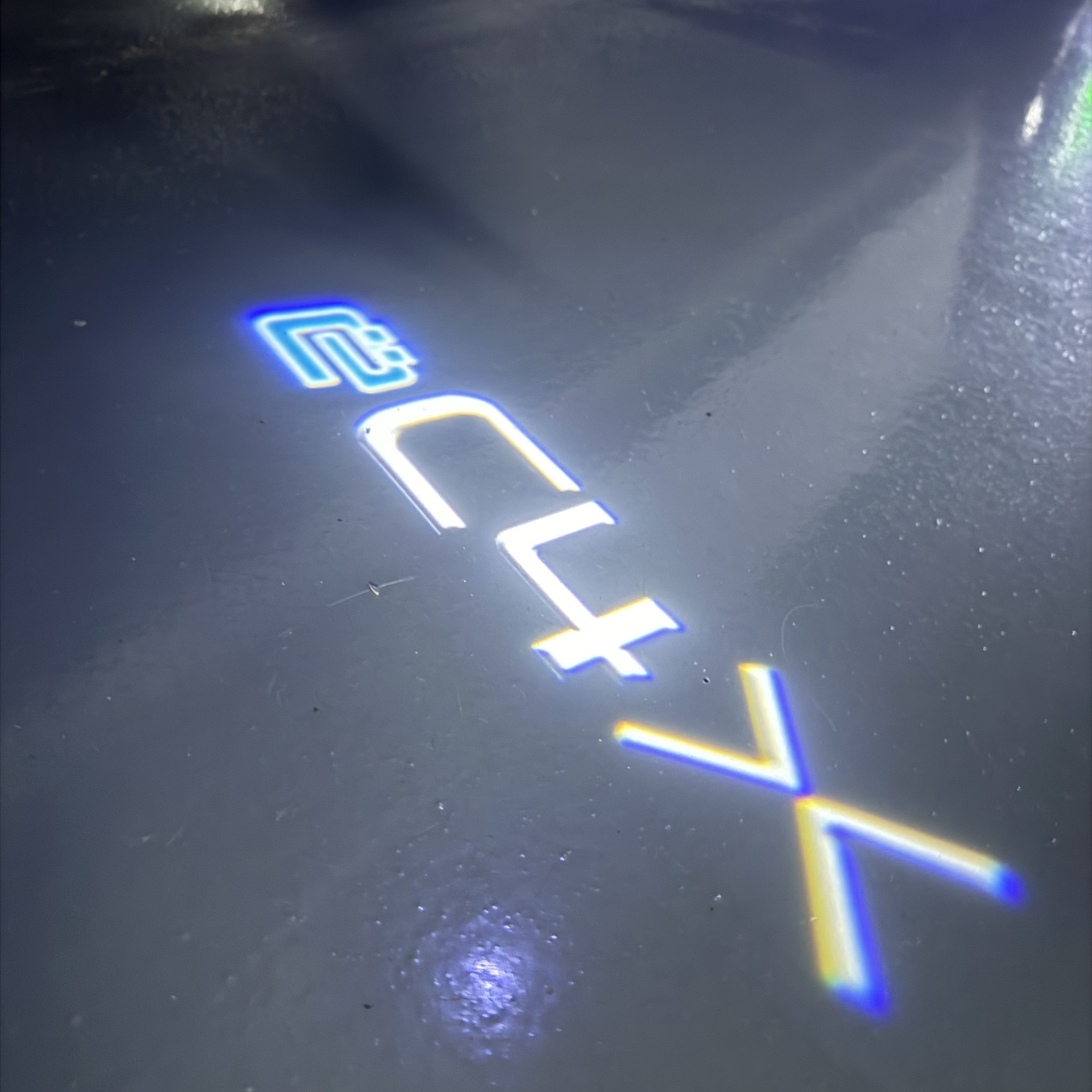 BMW M3 LOGO PROJECTOR LIGHTS Nr.24 (الكمية 1 = 1 مجموعة / 2 أضواء باب)