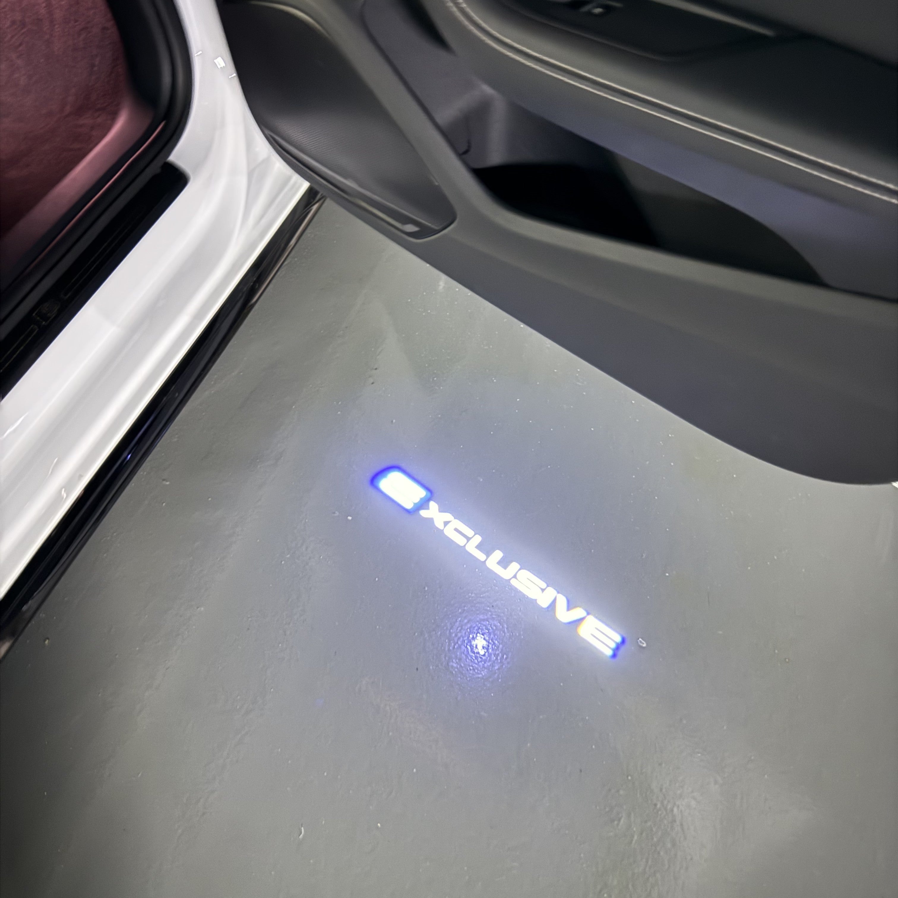 BMW M3 LOGO PROJECTOR LIGHTS Nr.24 (الكمية 1 = 1 مجموعة / 2 أضواء باب)