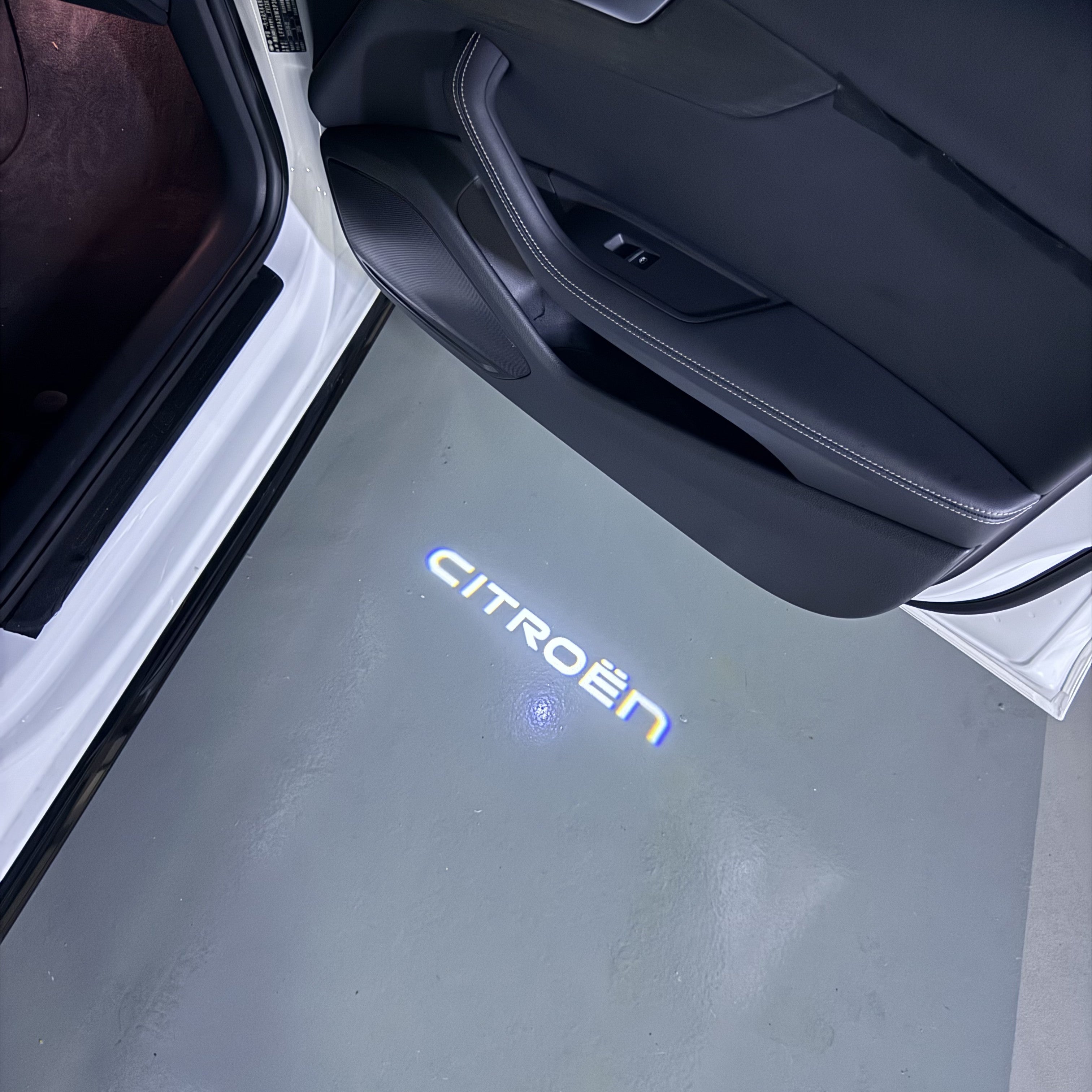 BMW M3 LOGO PROJECTOR LIGHTS Nr.24 (الكمية 1 = 1 مجموعة / 2 أضواء باب)