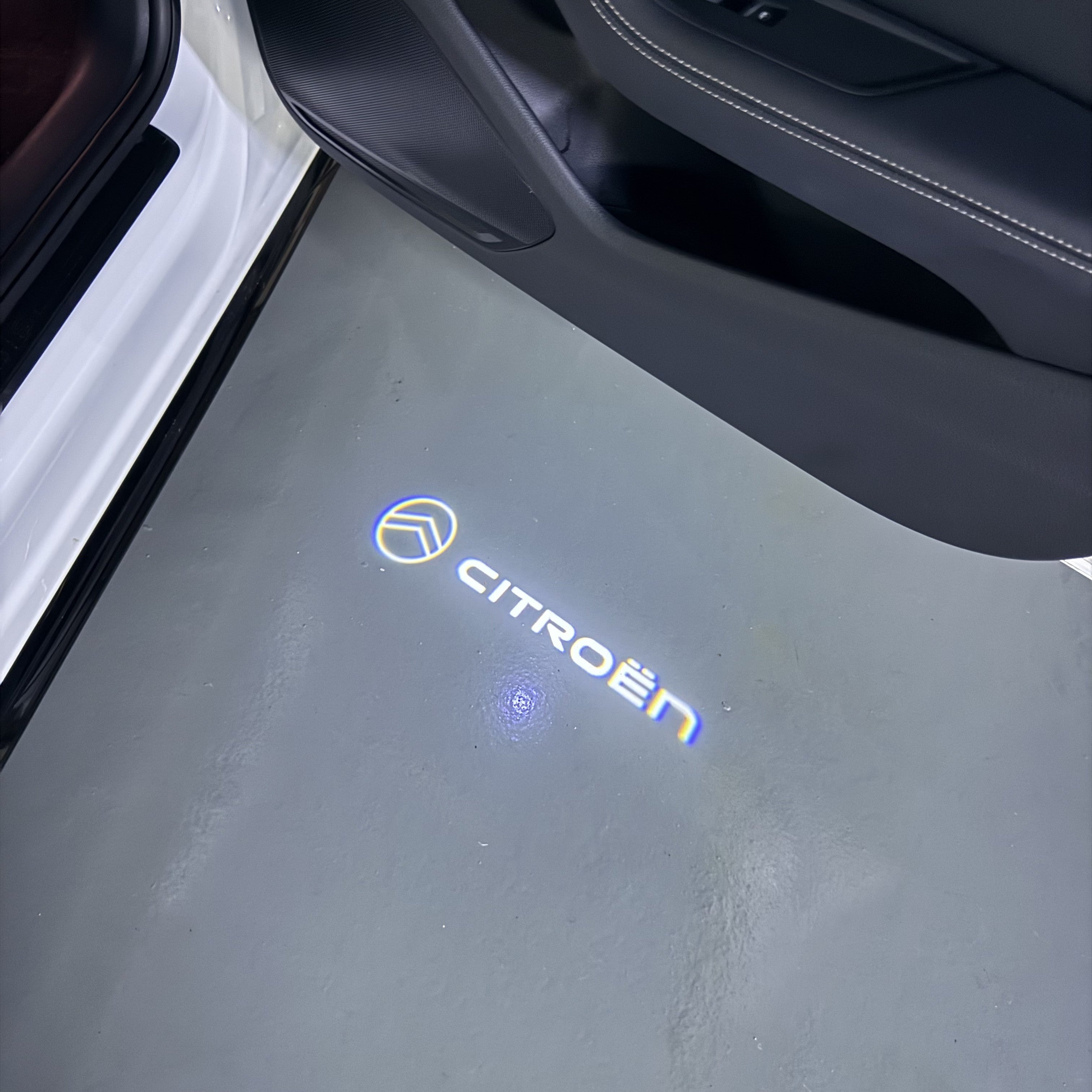 CITROËN Original   LOGO PROJECTOT LIGHTS (quantity 1 = 1 sets/2 door lights) Nr.6024q0t0111