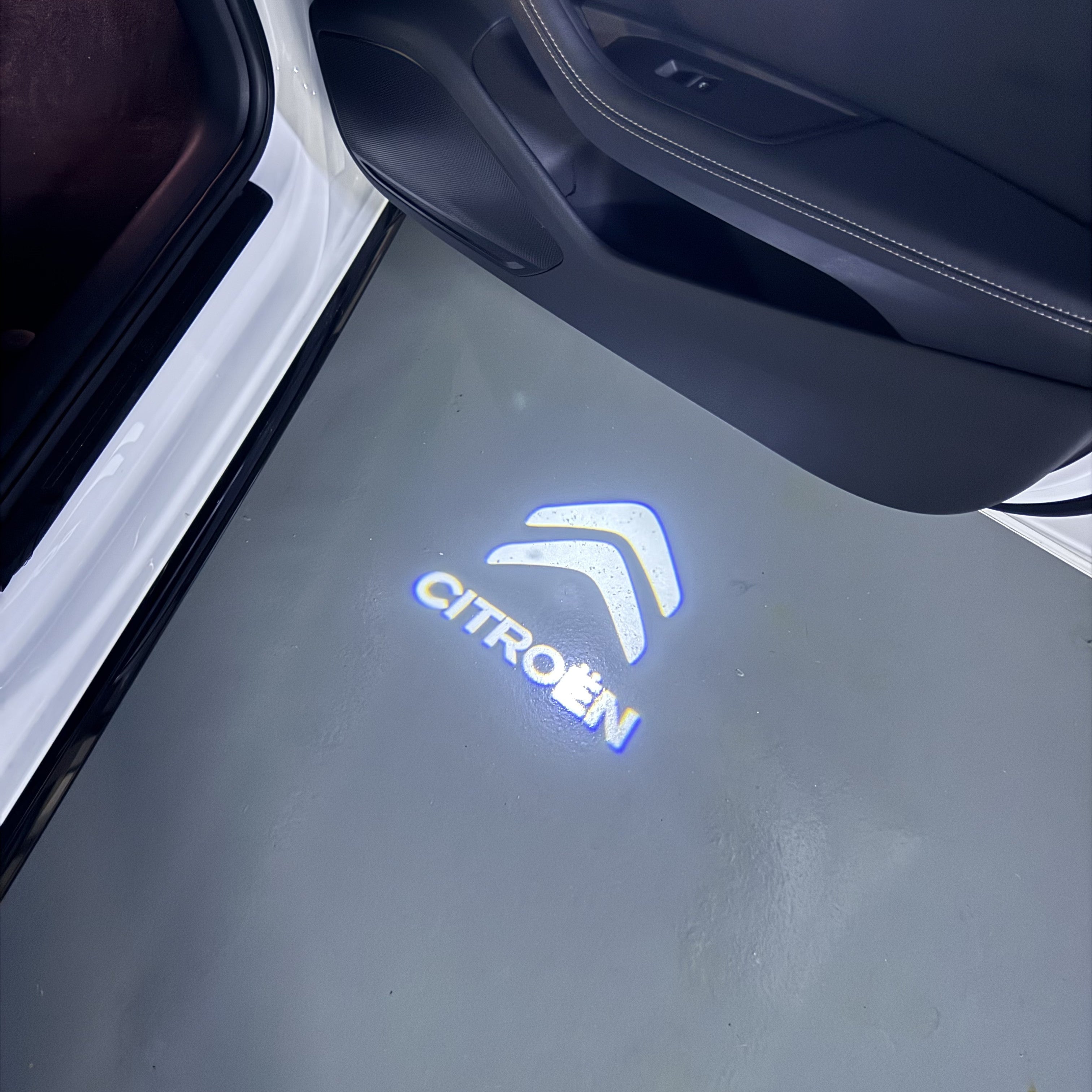 BMW M3 LOGO PROJECTOR LIGHTS Nr.24 (الكمية 1 = 1 مجموعة / 2 أضواء باب)