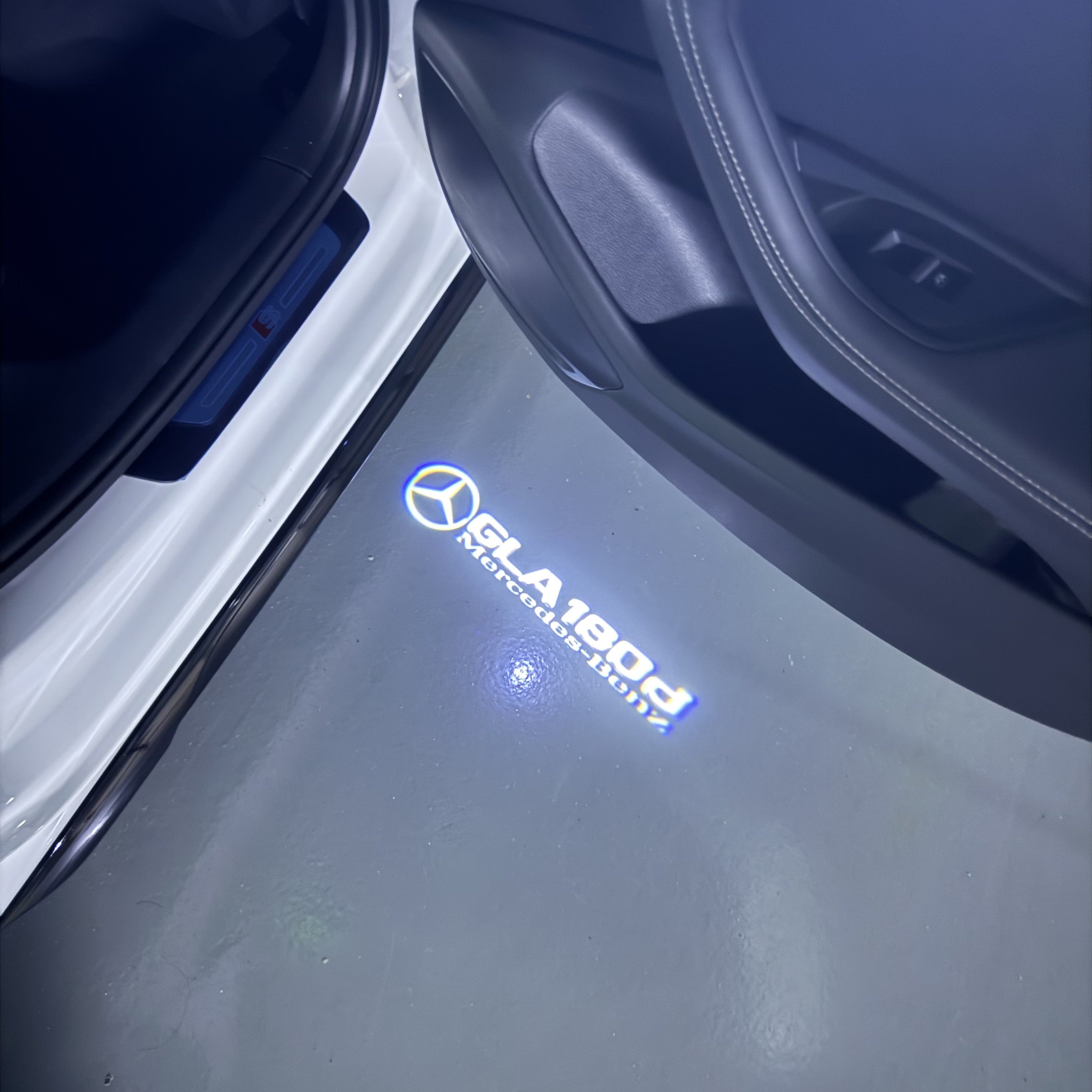 MERCEDES BENZ GLA 180d LOGO PROJECTOR LIGHTS  (quantity 1 = 1 sets/2 door lights)Nr.03f015