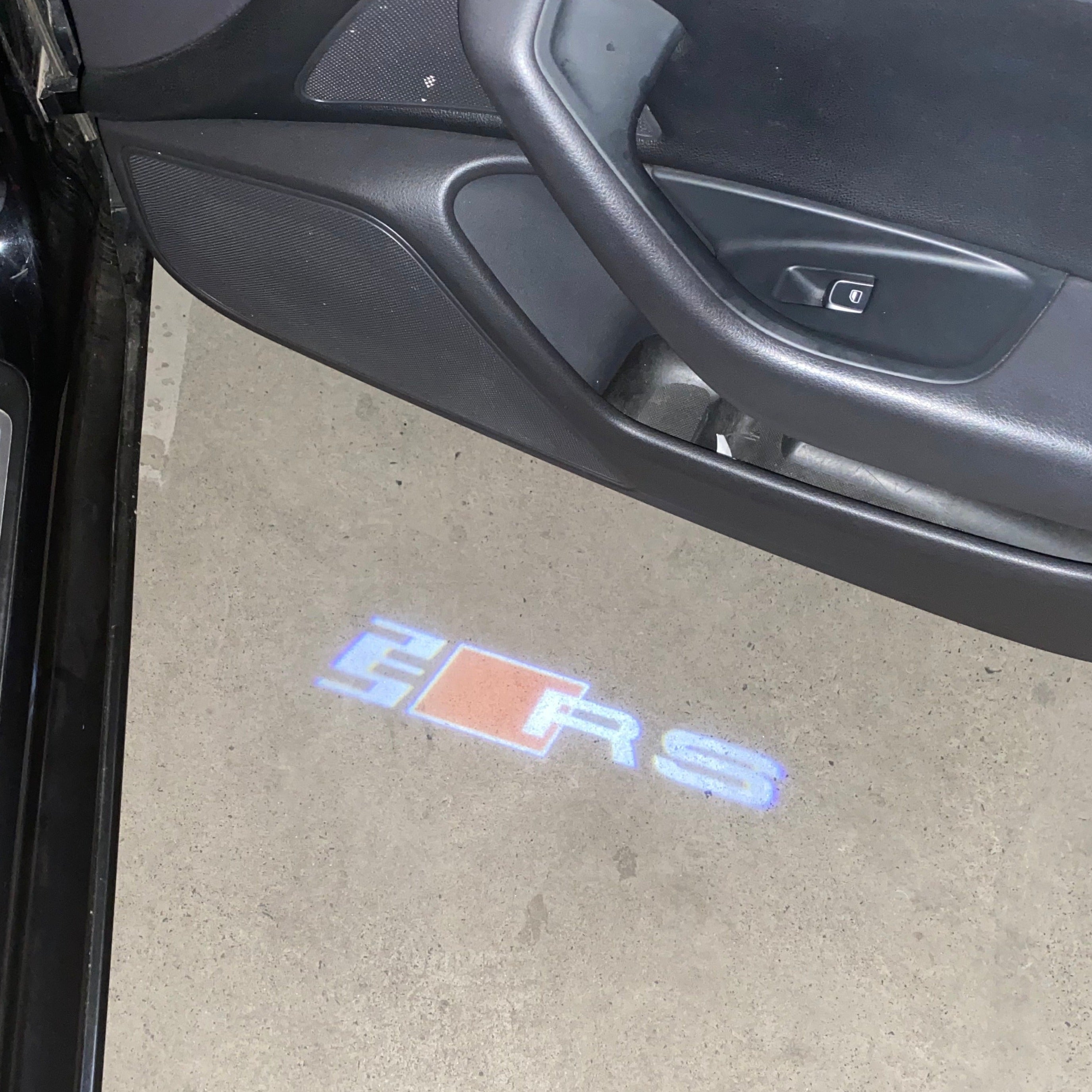 AUDI LOGO PROJECTOT LIGHTS Nr.19 (الكمية 1 = 2 Logo Films /2 أضواء الباب)