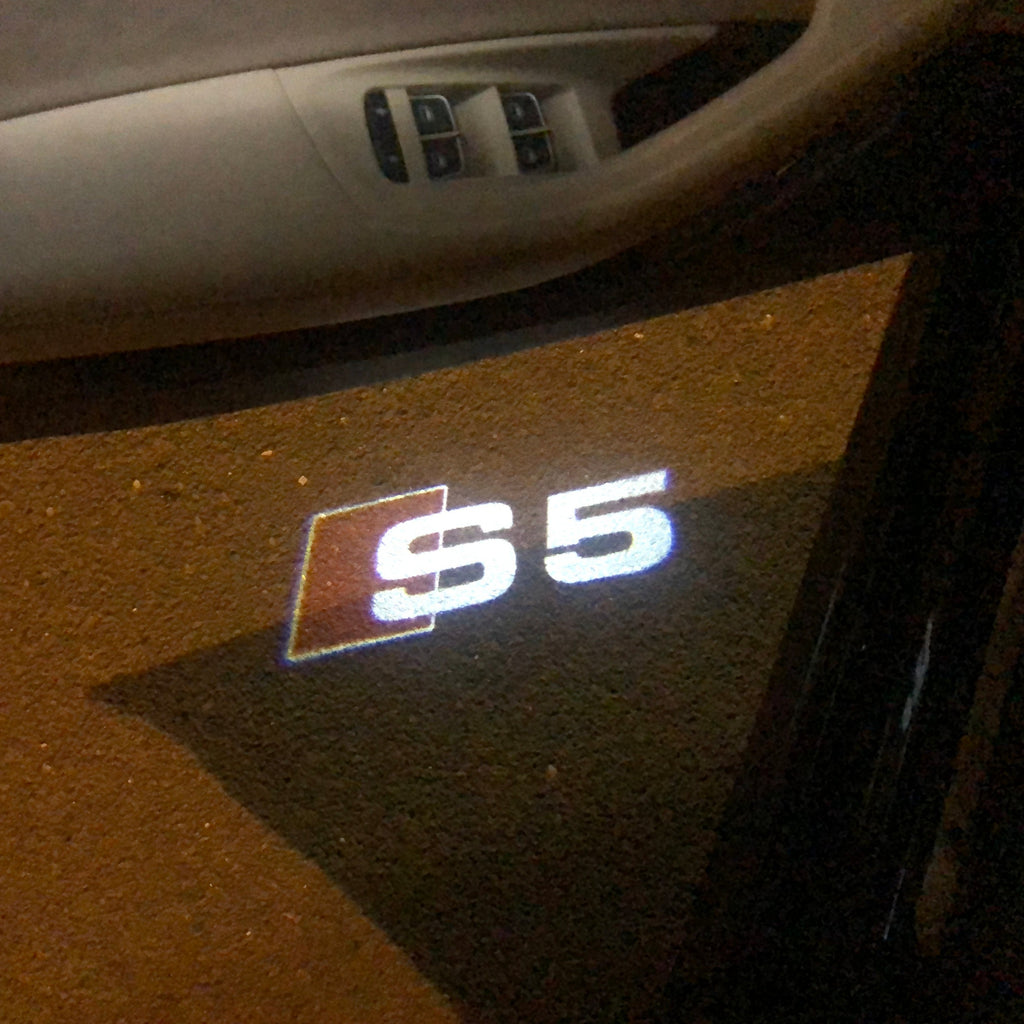 أضواء جهاز عرض شعار AUDI رقم 26 (الكمية 1 = 2 فيلم شعار / 2 مصباح باب)