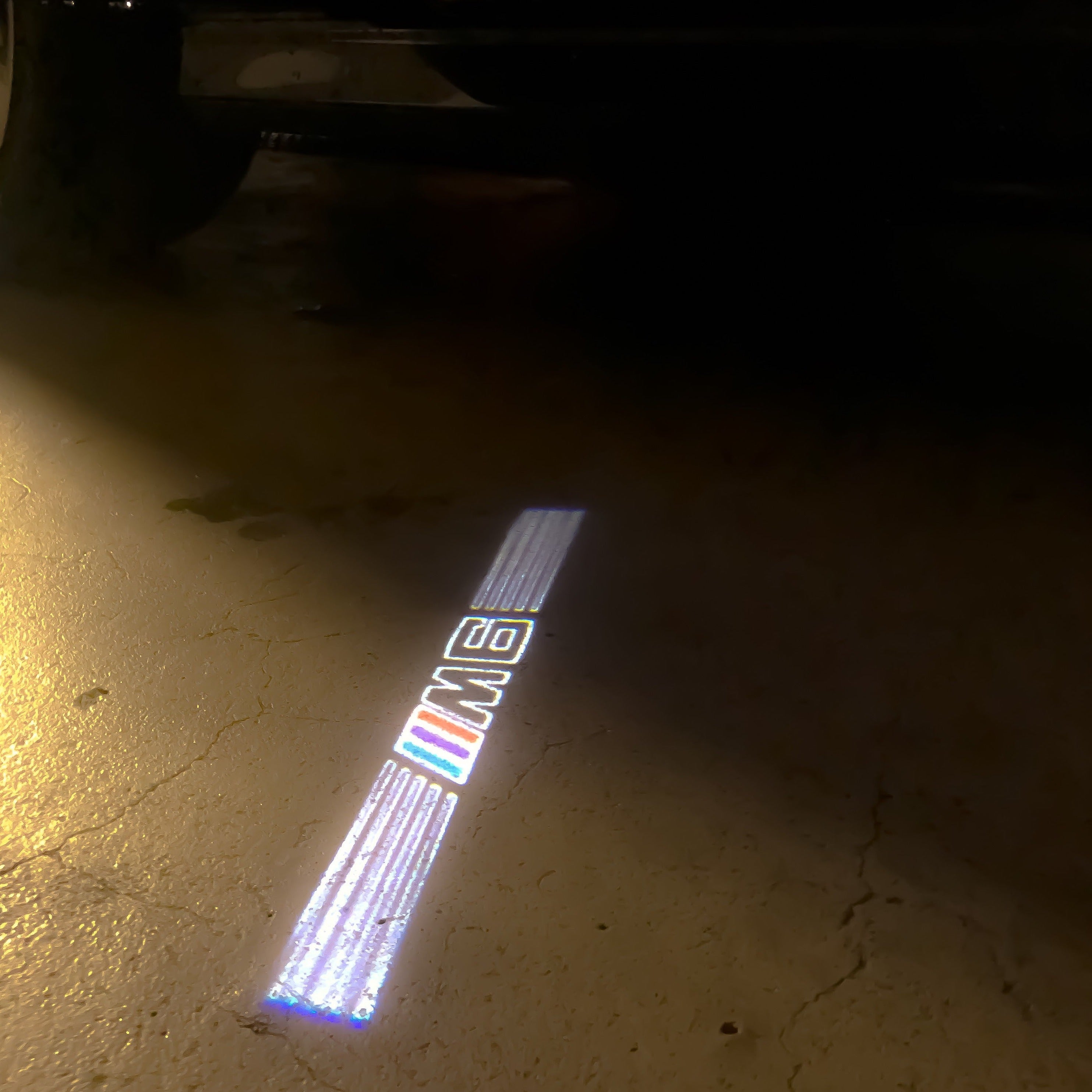 BMW M6 LOGO PROJECTOR LIGHTS Nr.04 (الكمية 1 = 1 مجموعة / 2 أضواء باب)