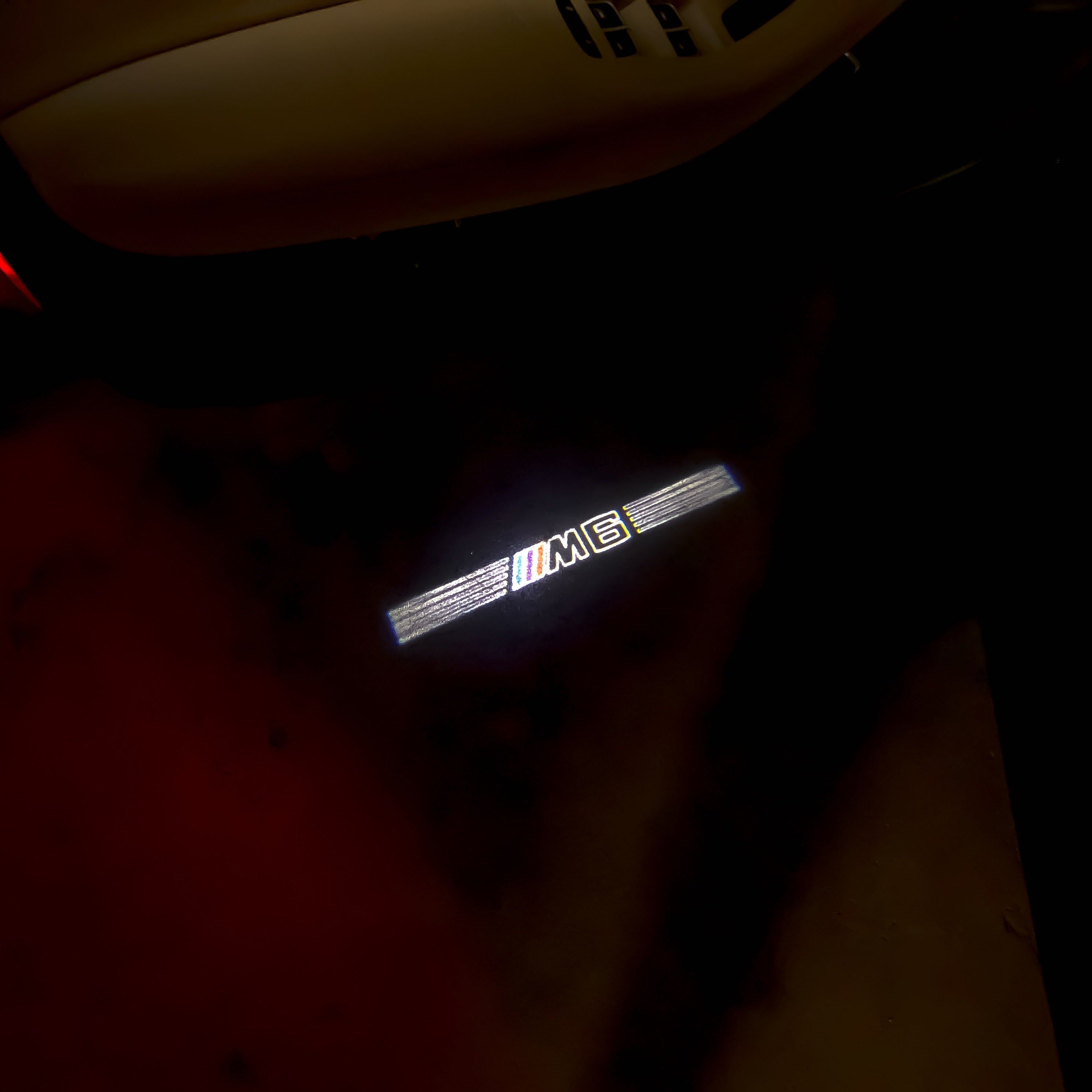 BMW M6 LOGO PROJECTOR LIGHTS Nr.04 (الكمية 1 = 1 مجموعة / 2 أضواء باب)