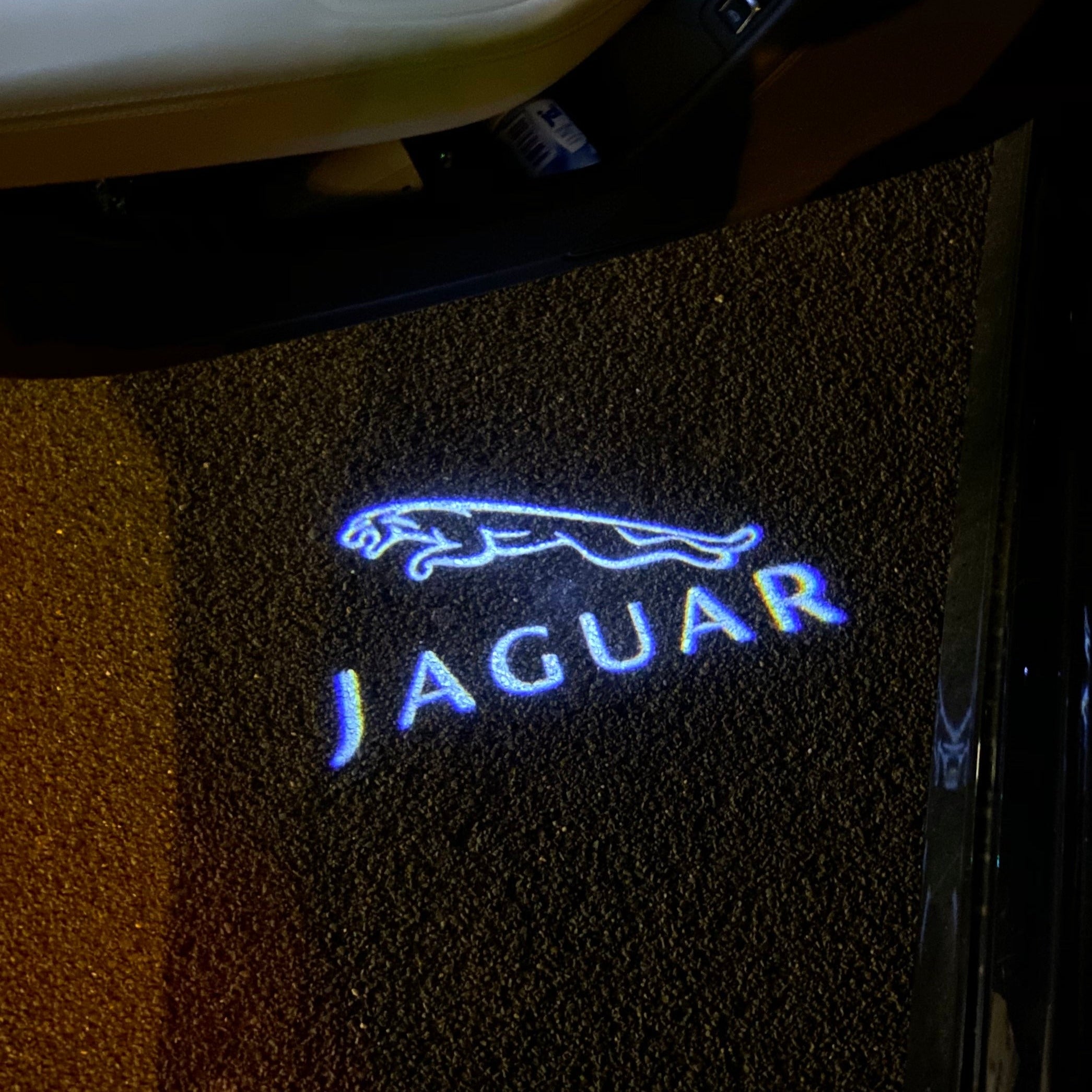 JAGUAR LOGO PROJECROTR LIGHTS Nr.04 (الكمية 1 = 1 مجموعة / 2 أضواء باب)