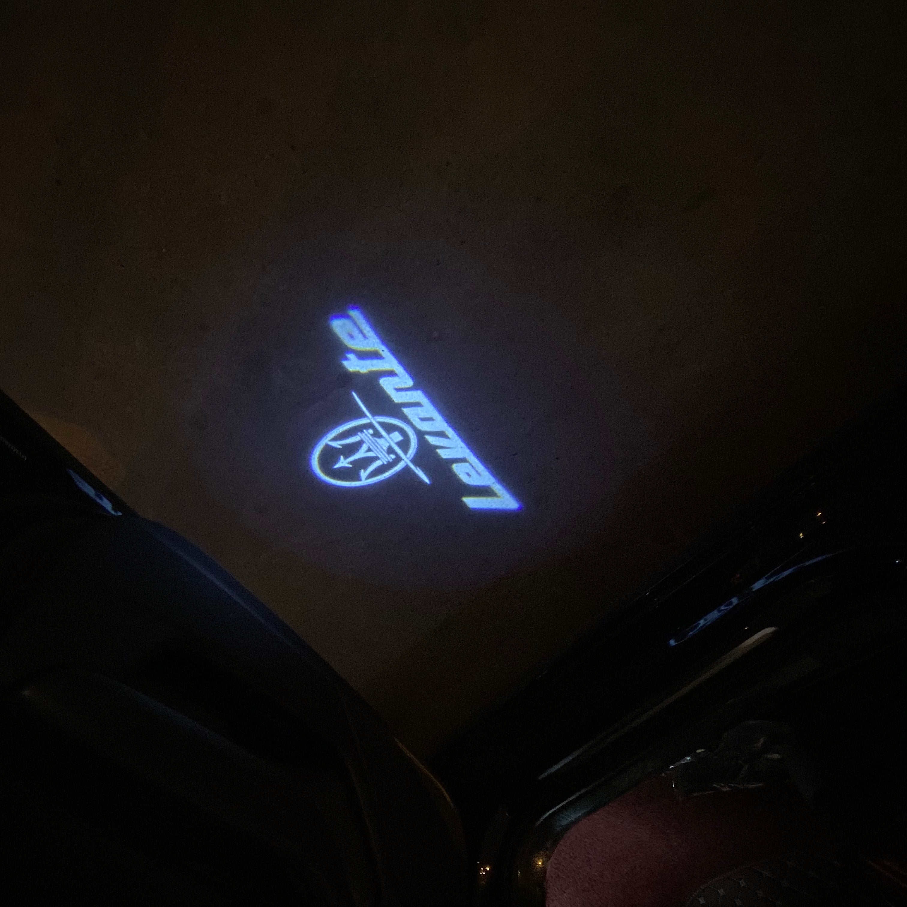 مازيراتي LOGO PROJECROTR أضواء Nr.01 (الكمية 1 = 1 مجموعات / 2 أضواء الباب)