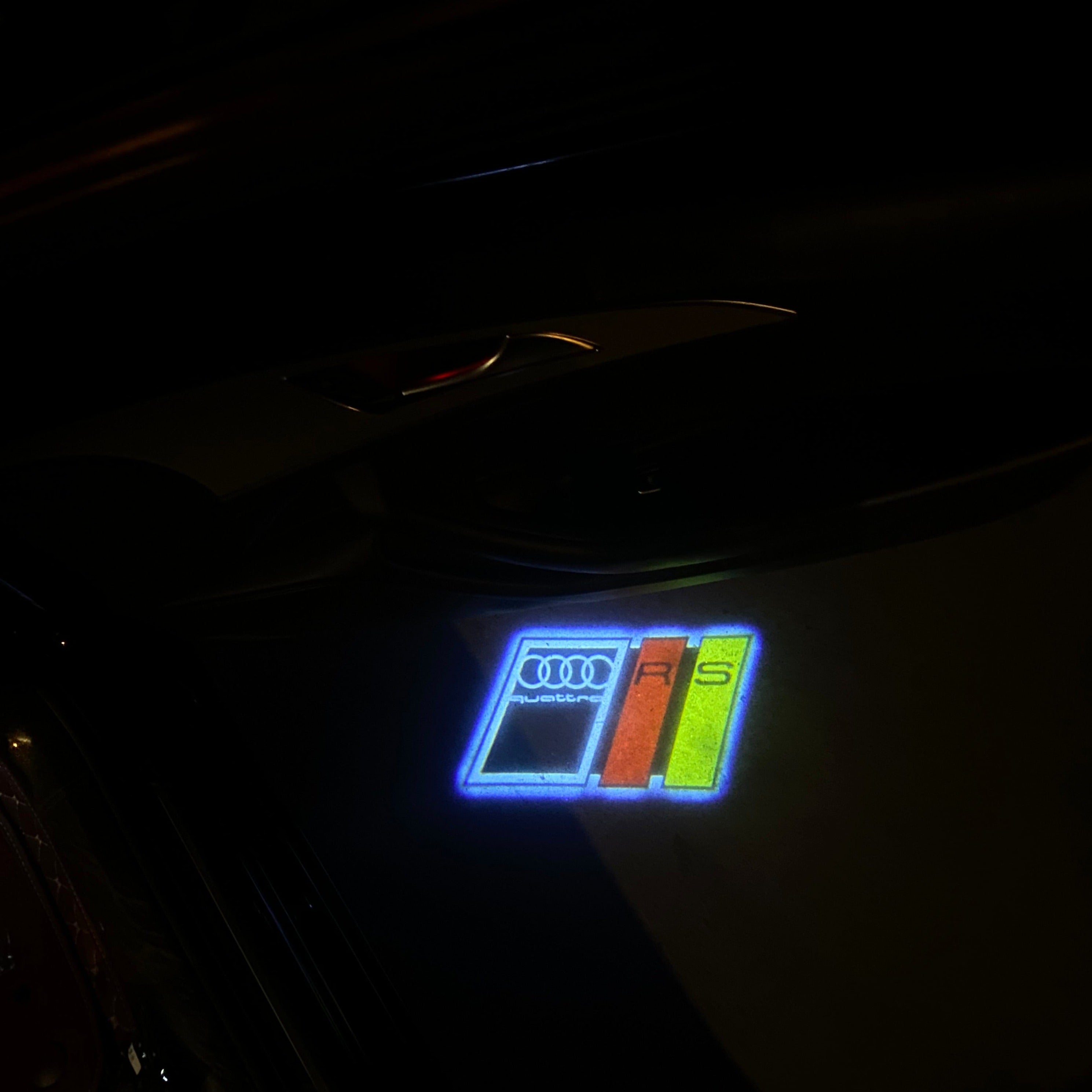 AUDI LOGO PROJECTOT LIGHTS Nr.19 (الكمية 1 = 2 Logo Films /2 أضواء الباب)