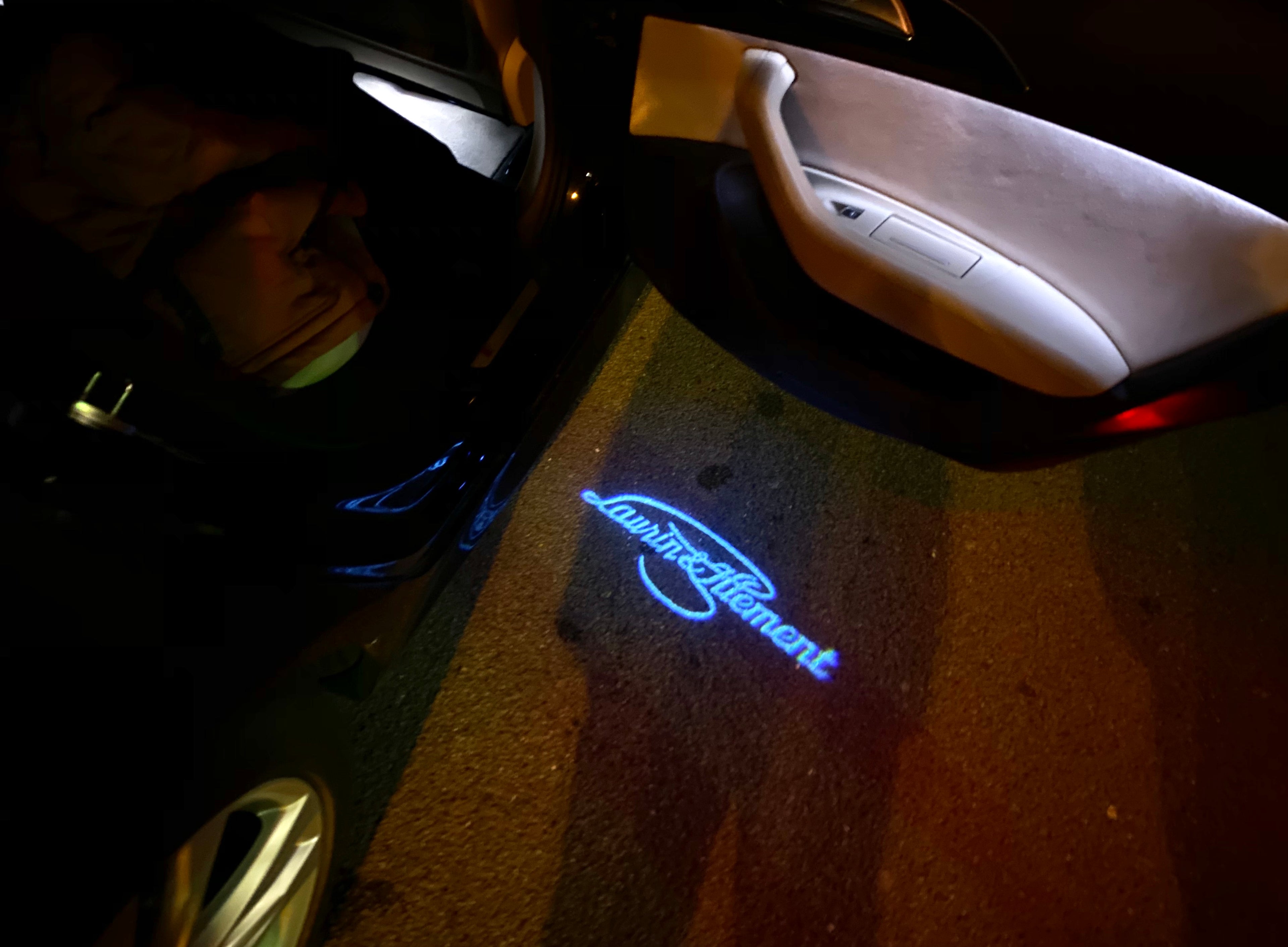 SKODA Laurin & Klement LOGO LOGO PROJECTOR LIGHTS Nr.19 (الكمية 1 = 2 فيلم شعار / 2 أضواء باب)