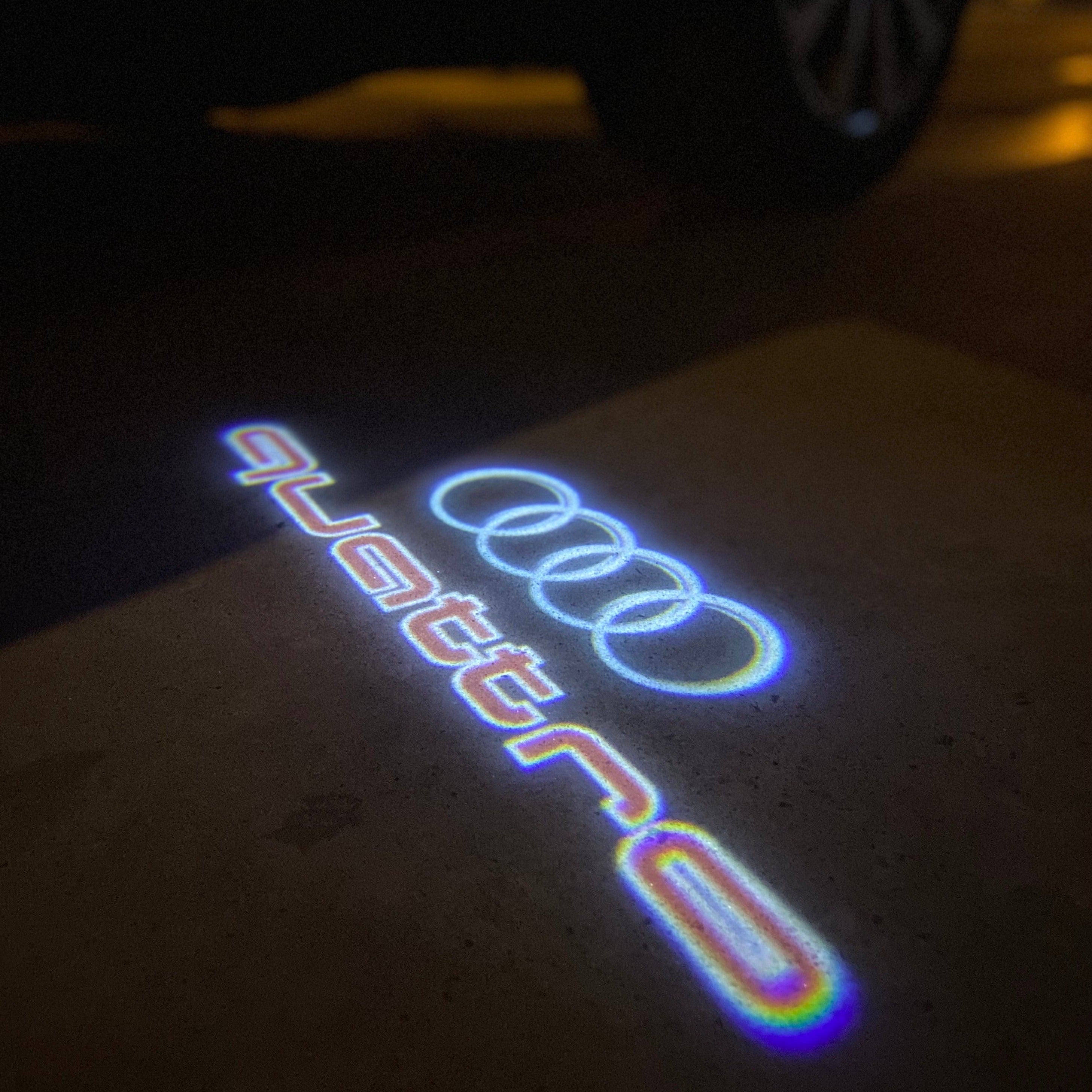AUDI LOGO PROJECTOT LIGHTS Nr.19 (الكمية 1 = 2 Logo Films /2 أضواء الباب)
