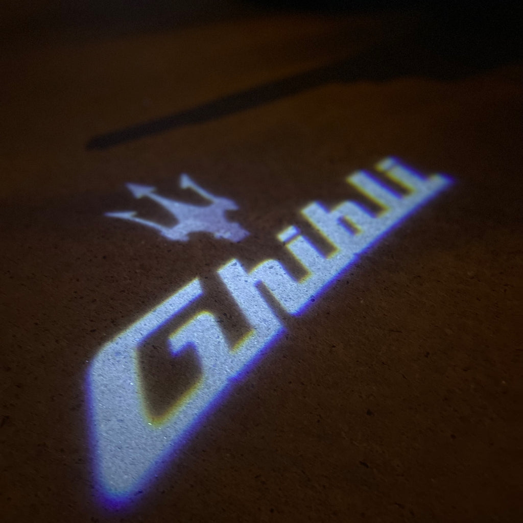 مازيراتي LOGO PROJECROTR أضواء Nr.01 (الكمية 1 = 1 مجموعات / 2 أضواء الباب)