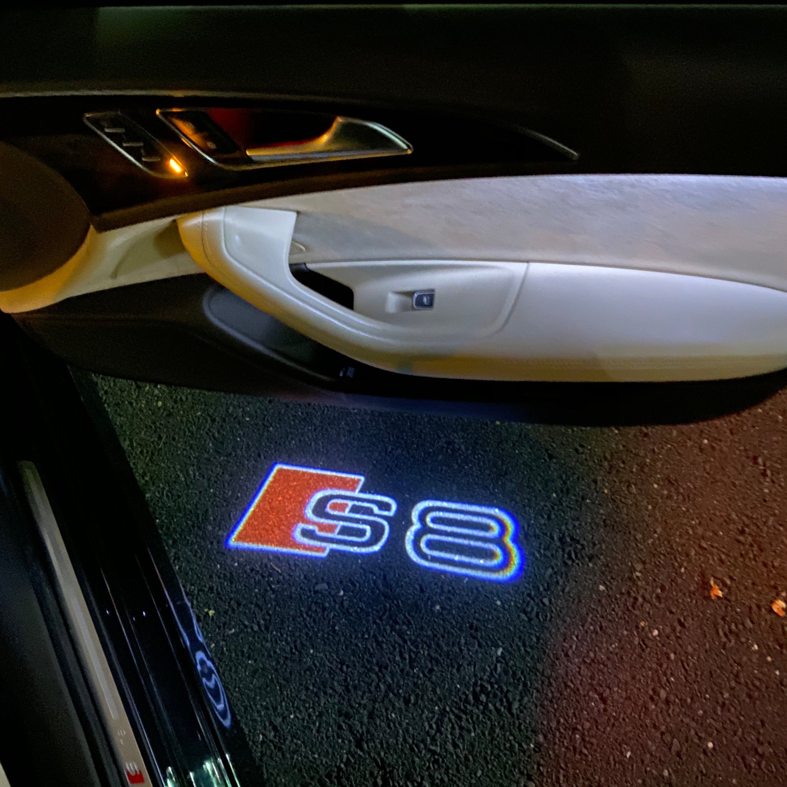 AUDI S8 LOGO PROJECTOR LIGHTS Nr.19 (الكمية 1 = 2 فيلم شعار / 2 باب)