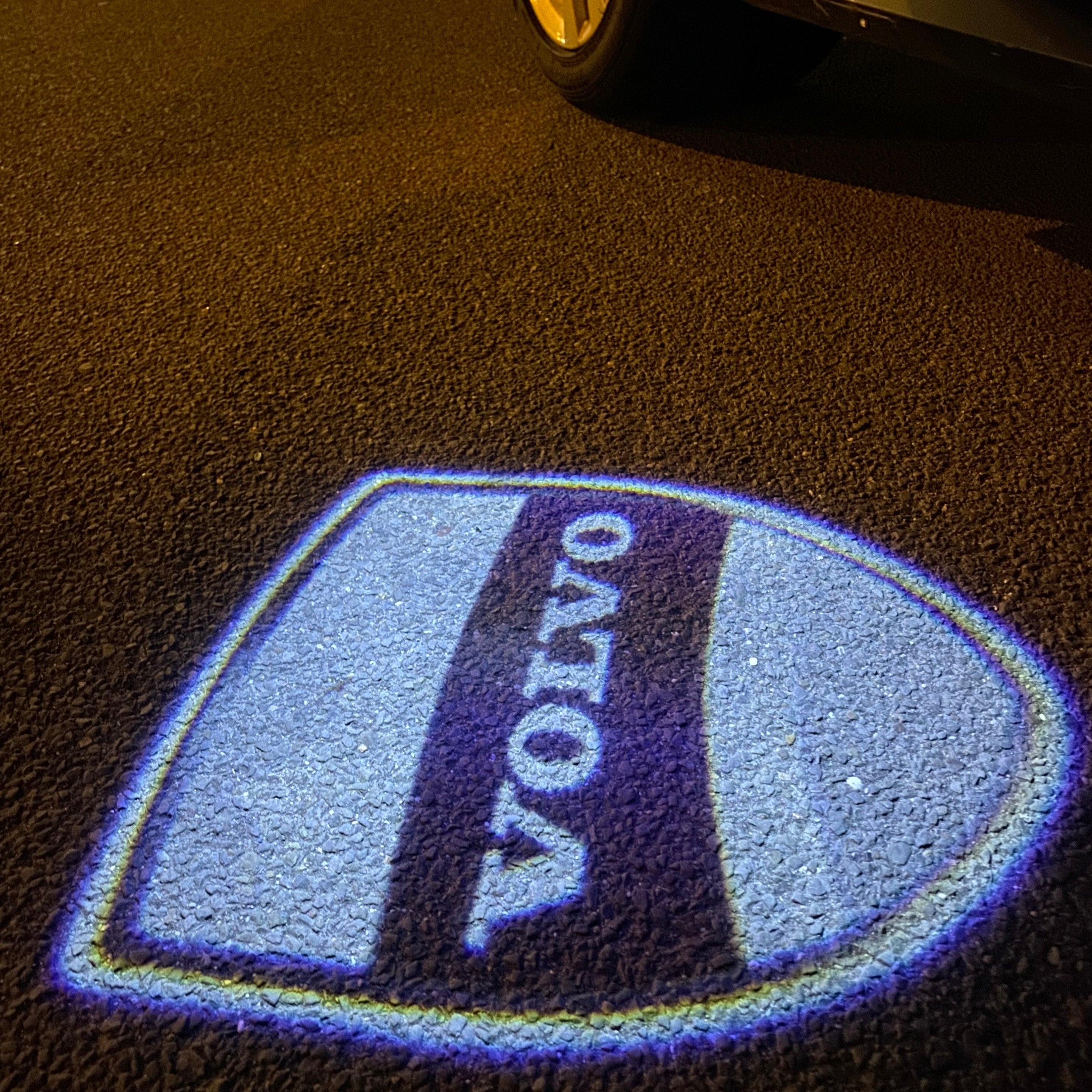 Volvo LOGO PROJECTOR LIGHTS Nr.58 (الكمية 1 = 2 شعار فيلم / 2 مصباح باب)
