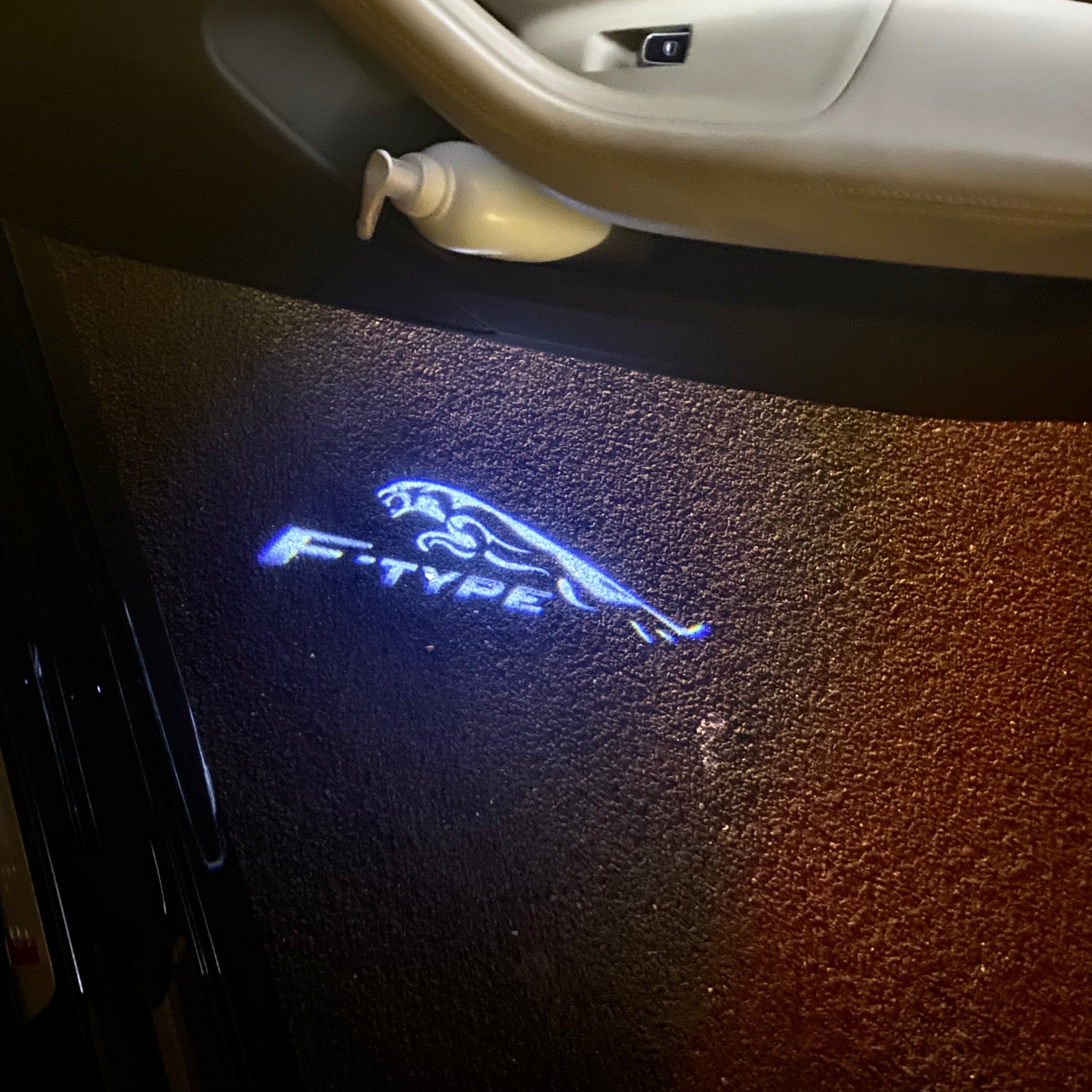 جاكوار LOGO PROJECROTR أضواء Nr.110 (الكمية 1 = 1 مجموعات / 2 أضواء الباب)