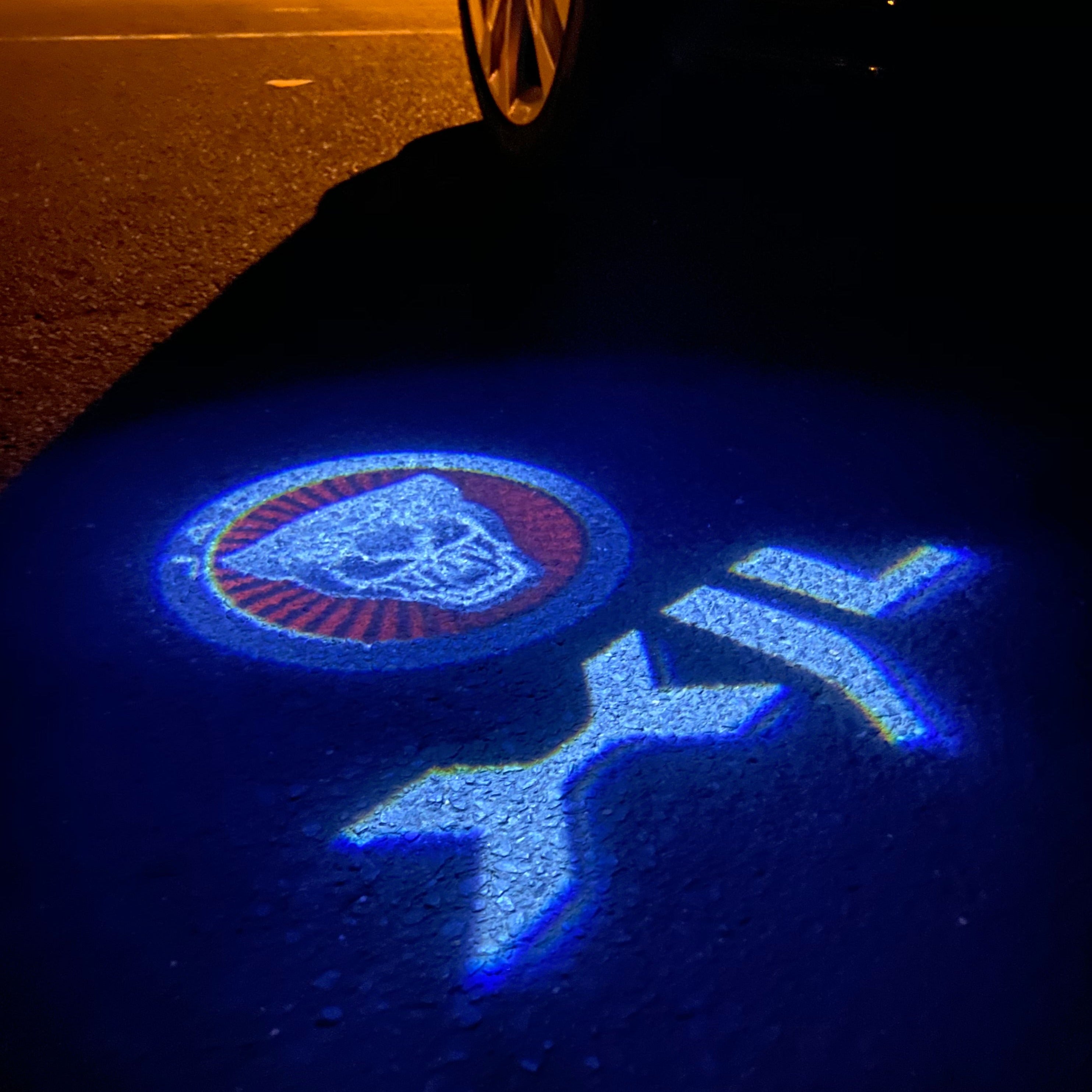 JAGUAR LOGO PROJERTROTR lights Nr.99 (الكمية 1 = 1 مجموعة / 2 أضواء للباب 2)