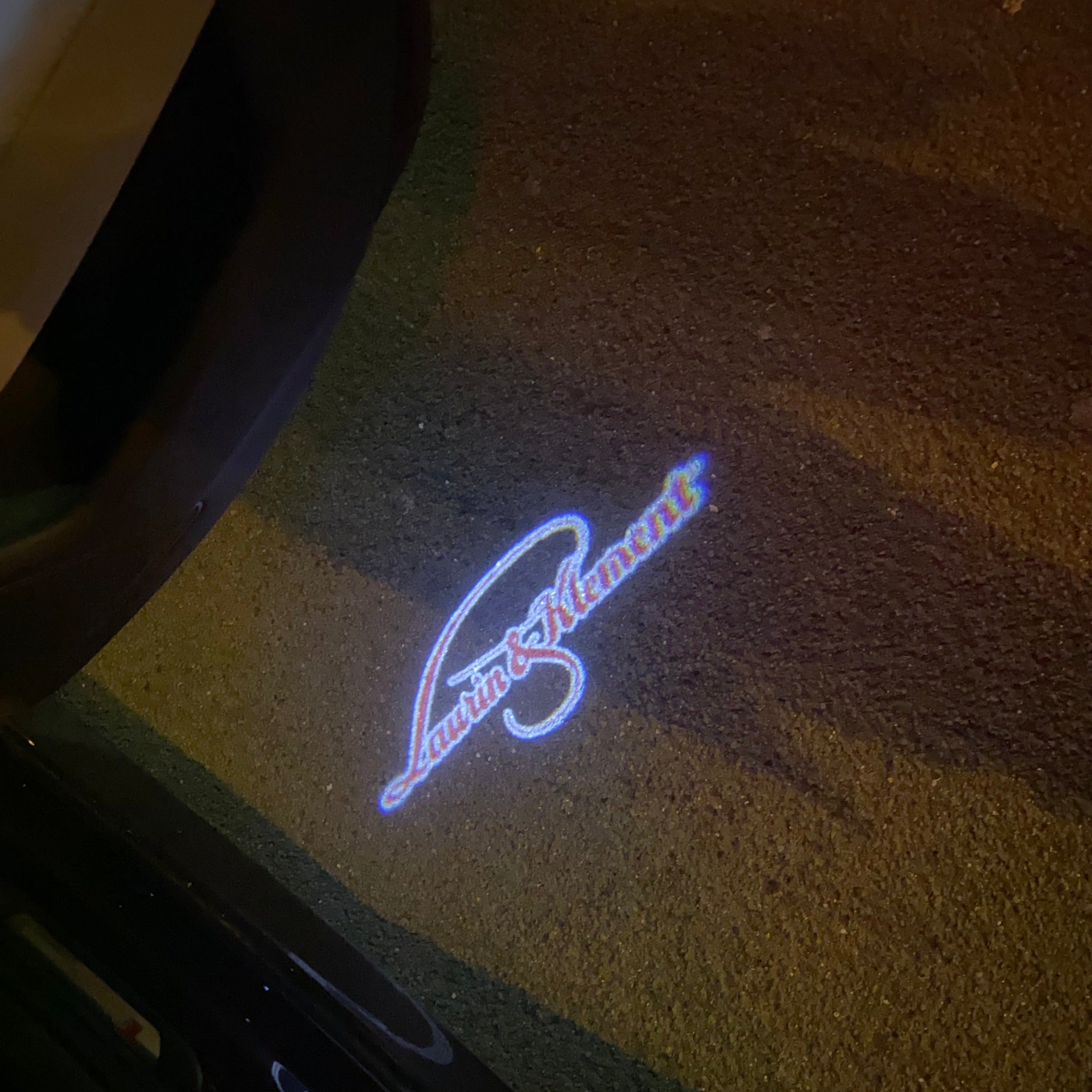 SKODA Laurin & Klement LOGO PROJECTOR LIGHTS Nr.19 (الكمية 1 = 2 فيلم شعار / 2 باب)