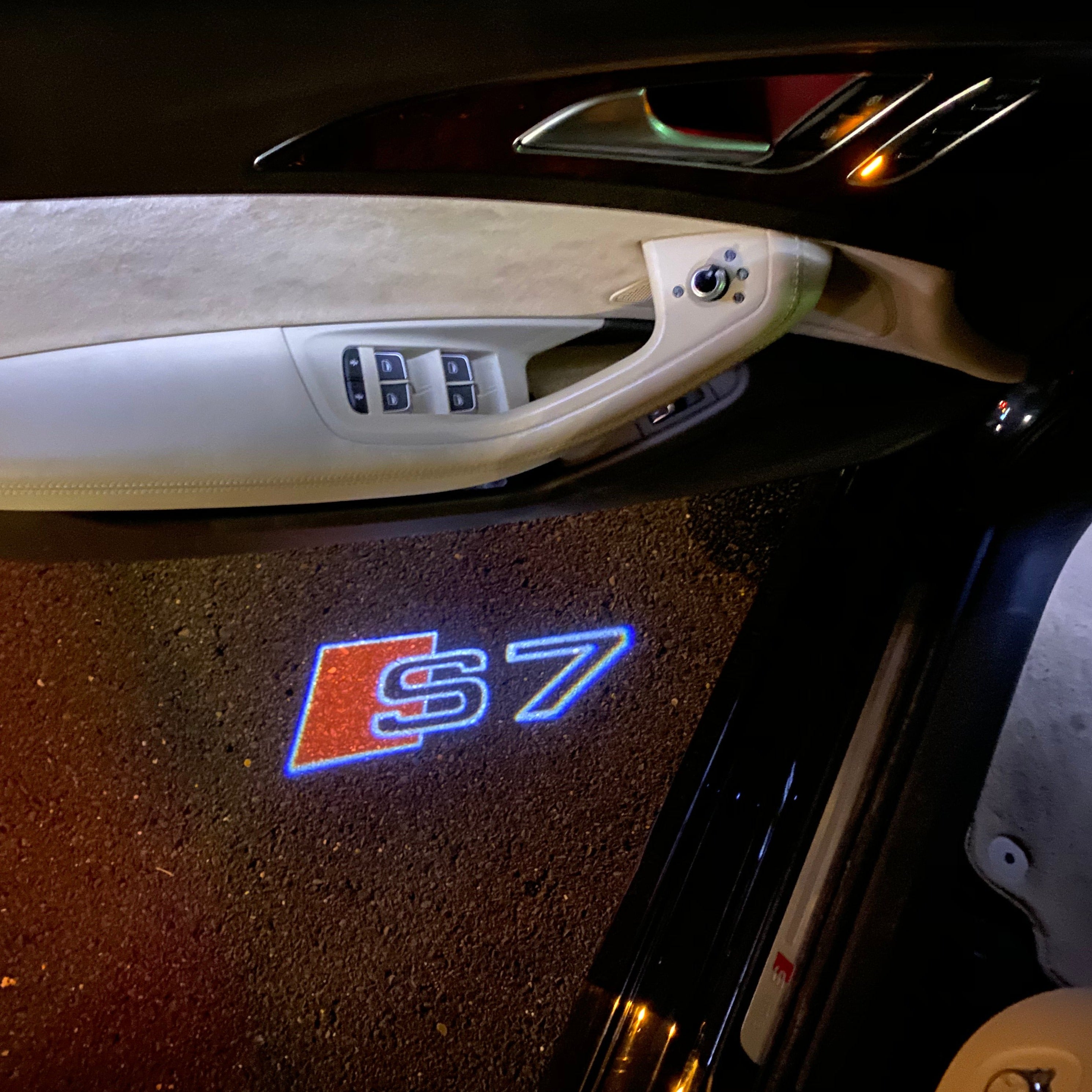 أضواء جهاز عرض شعار AUDI S7 In.360 (الكمية 1 = 2 فيلم شعار / 2 مصباح باب)