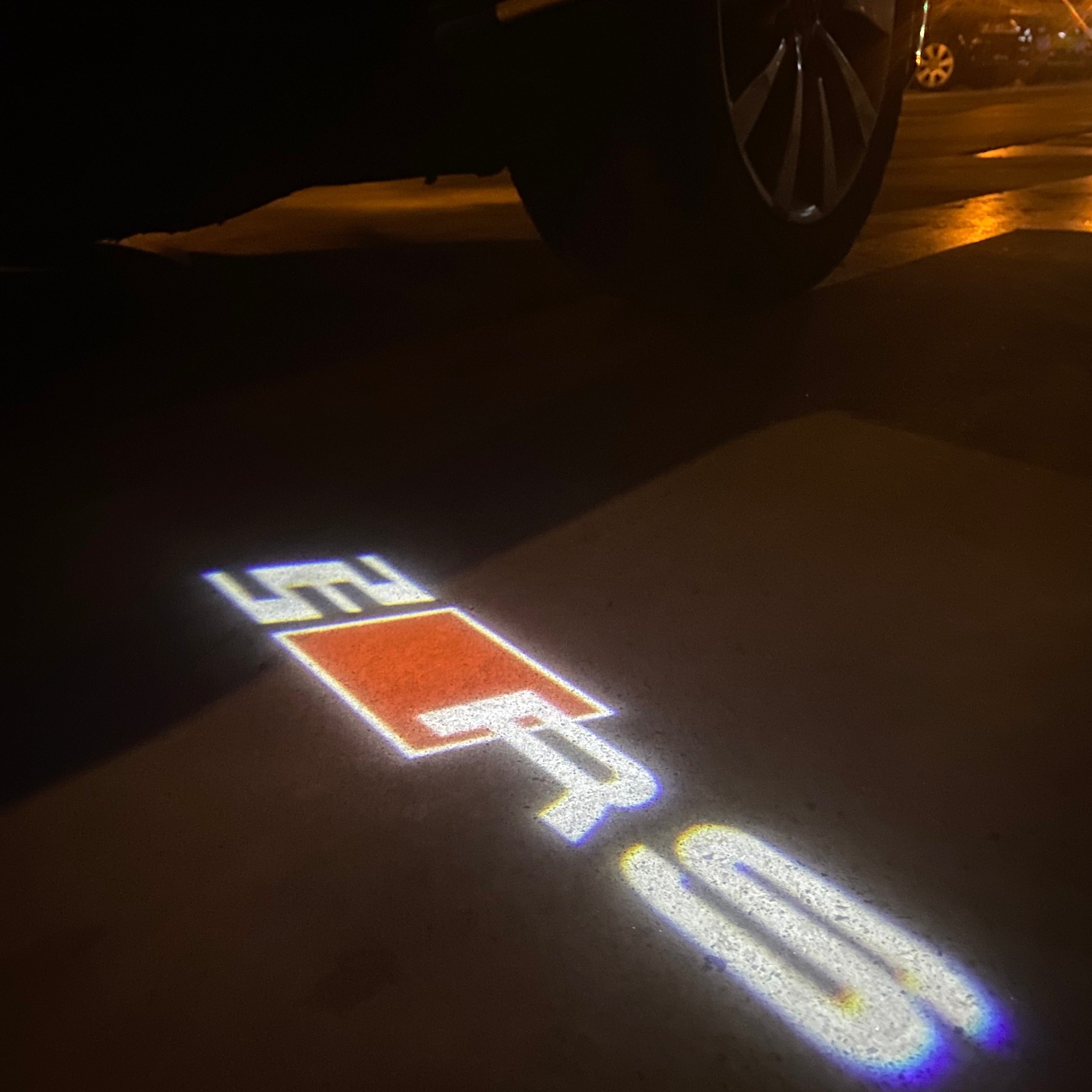 AUDI LOGO PROJECTOT LIGHTS Nr.19 (الكمية 1 = 2 Logo Films /2 أضواء الباب)