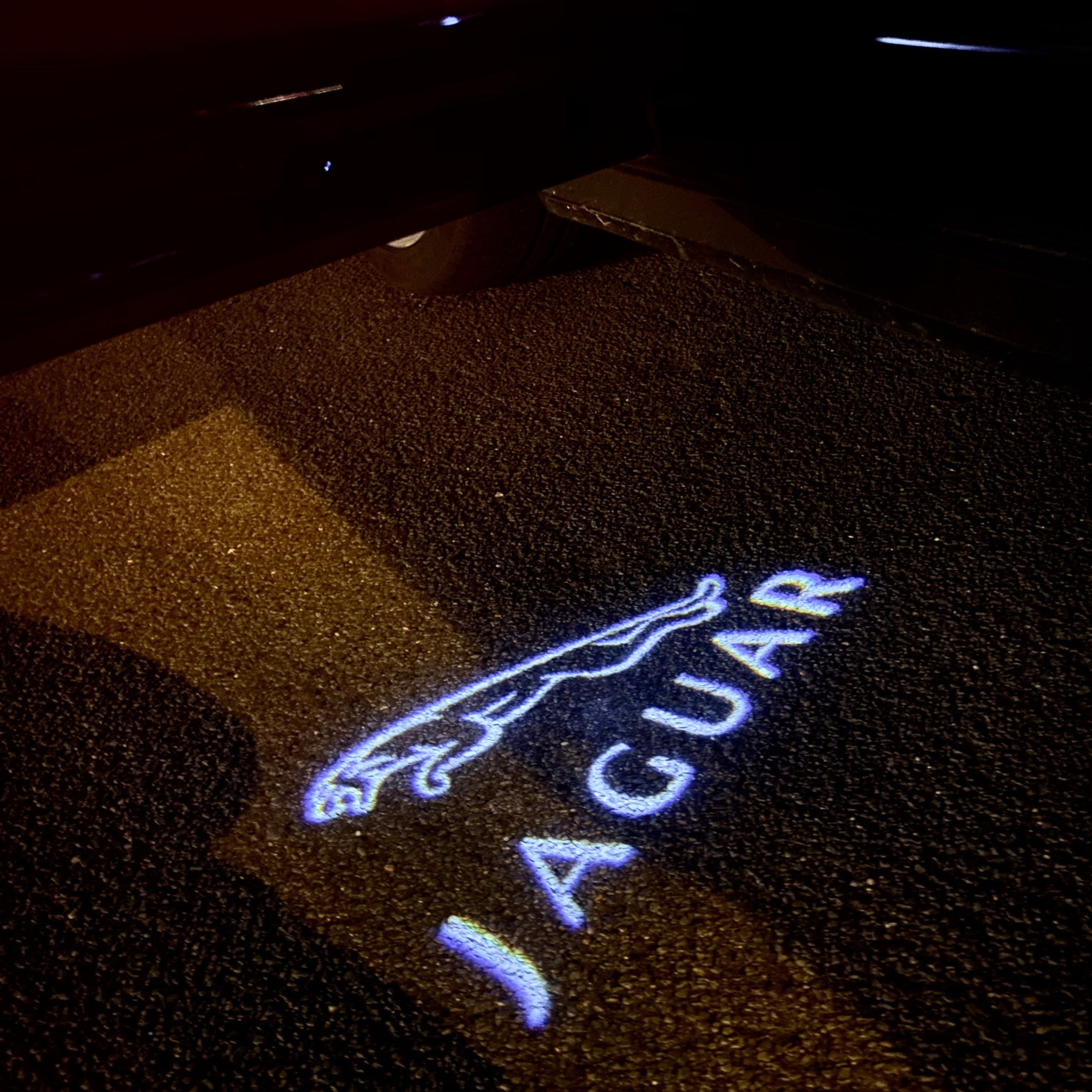 JAGUAR LOGO PROJECROTR LIGHTS Nr.04 (الكمية 1 = 1 مجموعة / 2 أضواء باب)