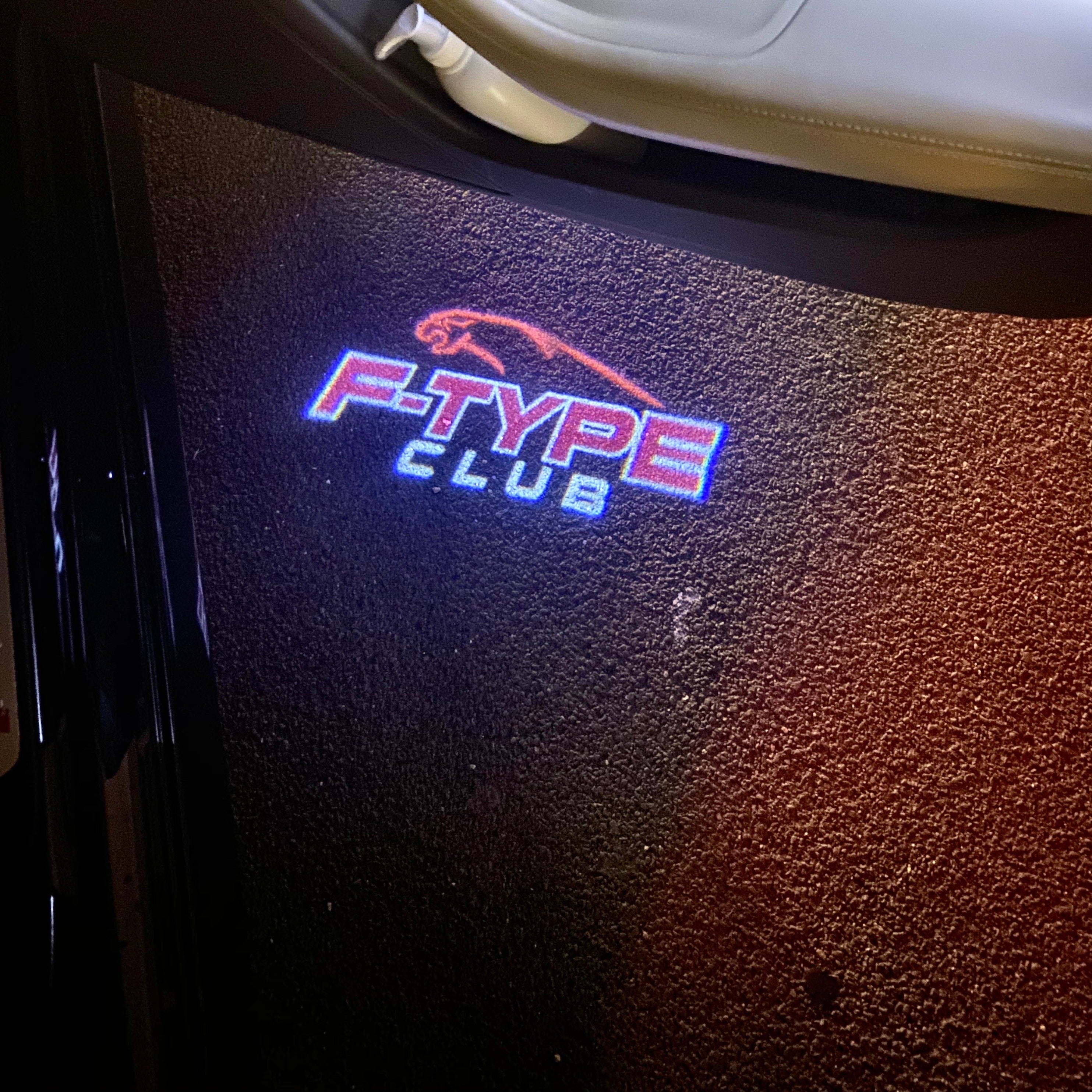 JAGUAR LOGO مشروع الاضواء Nr.136 (الكمية 1 = 1 مجموعة / 2 أضواء للباب 2)