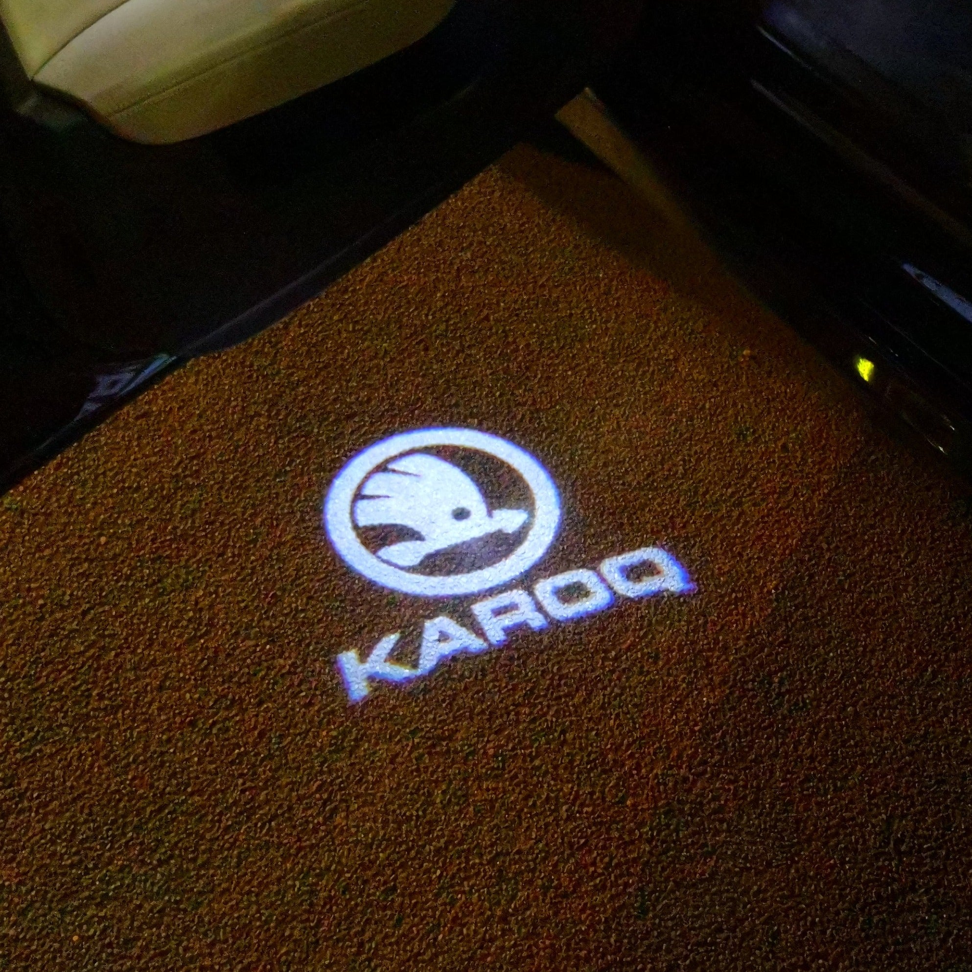 SKODA KAROQ LOGO أضواء Nr.50 (الكمية 1 = 2 شعار فيلم / 2 أضواء الباب)