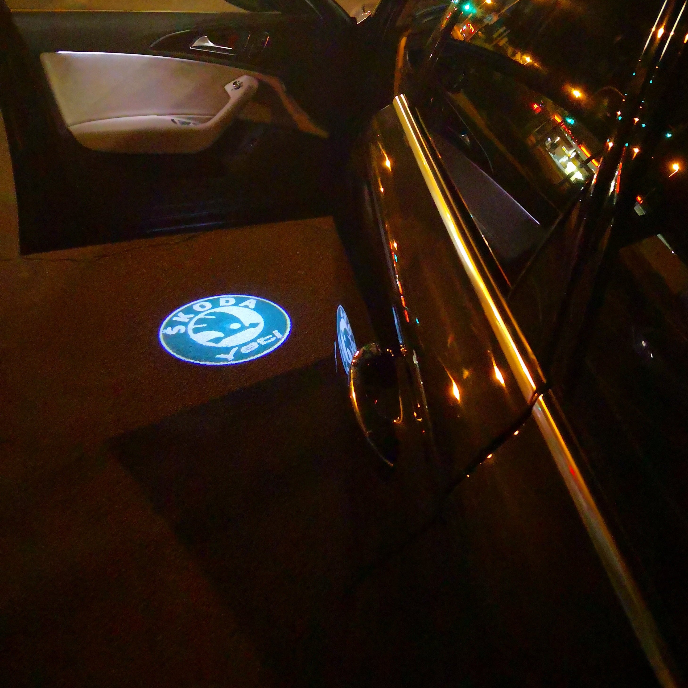 SKODA  YETI LOGO  LIGHTS Nr.109 (quantity  1 =  2 Logo Film /  2 door lights)