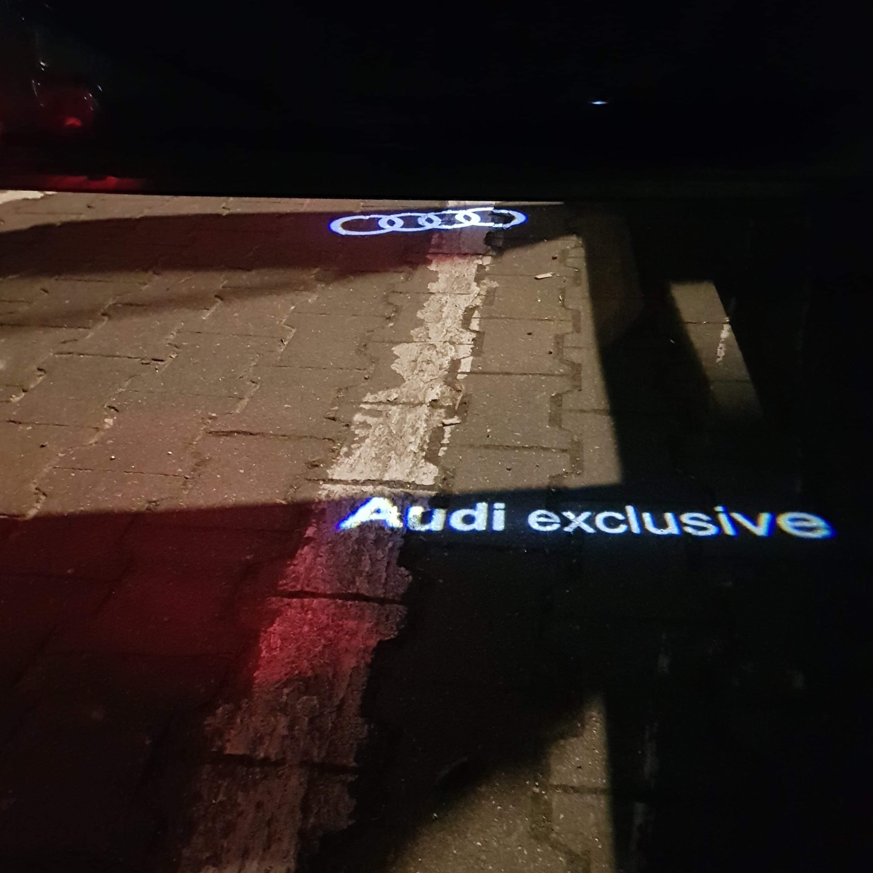أضواء جهاز عرض شعار AUDI رقم 73 (الكمية 1 = 2 فيلم شعار / 2 مصباح باب)