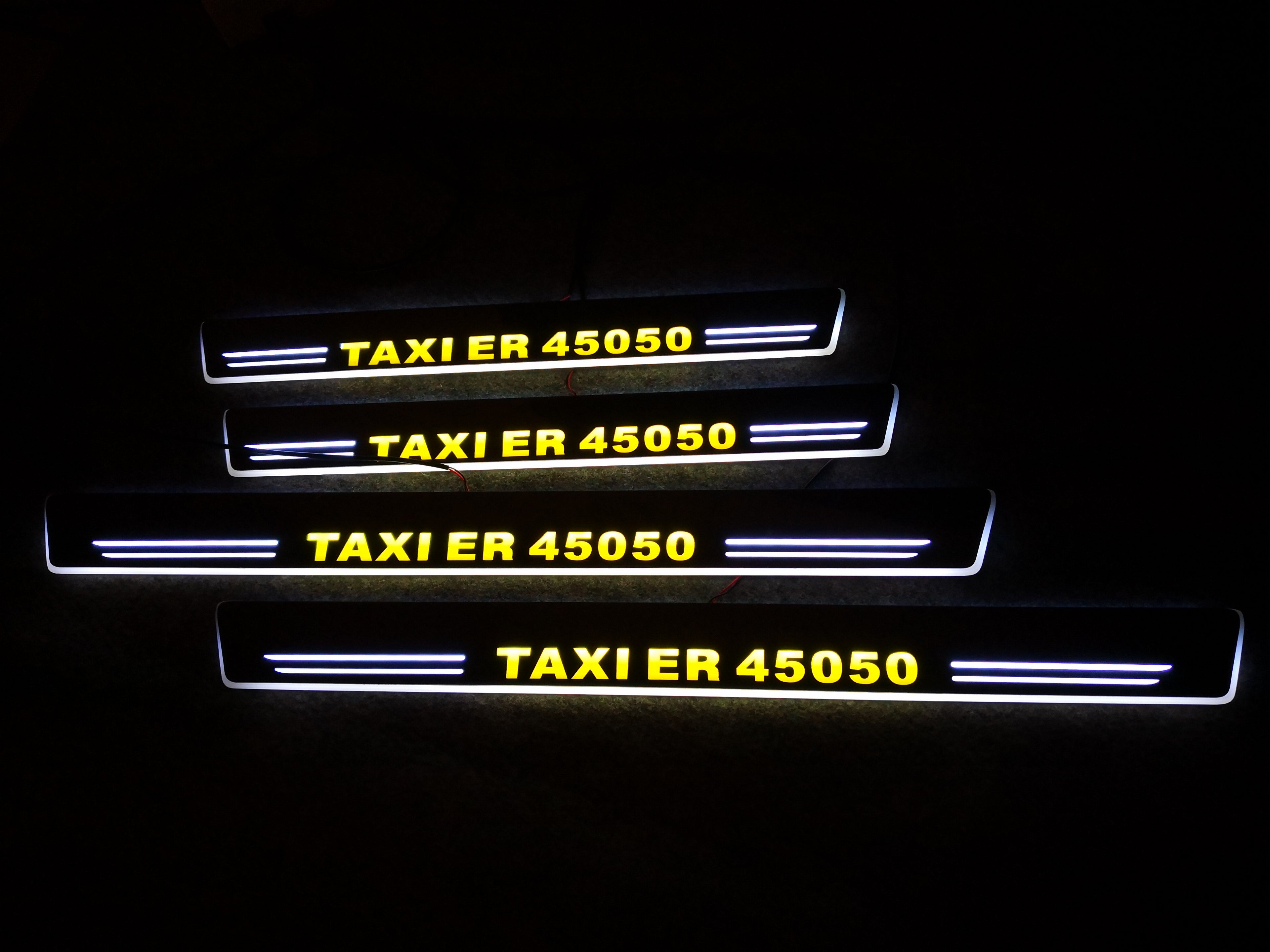 التعاون مع شركة سيارات الأجرة ، لوحة أبلى متحركة LED وأضواء أبواب شعار لسيارات mercedes benz E KLASSES