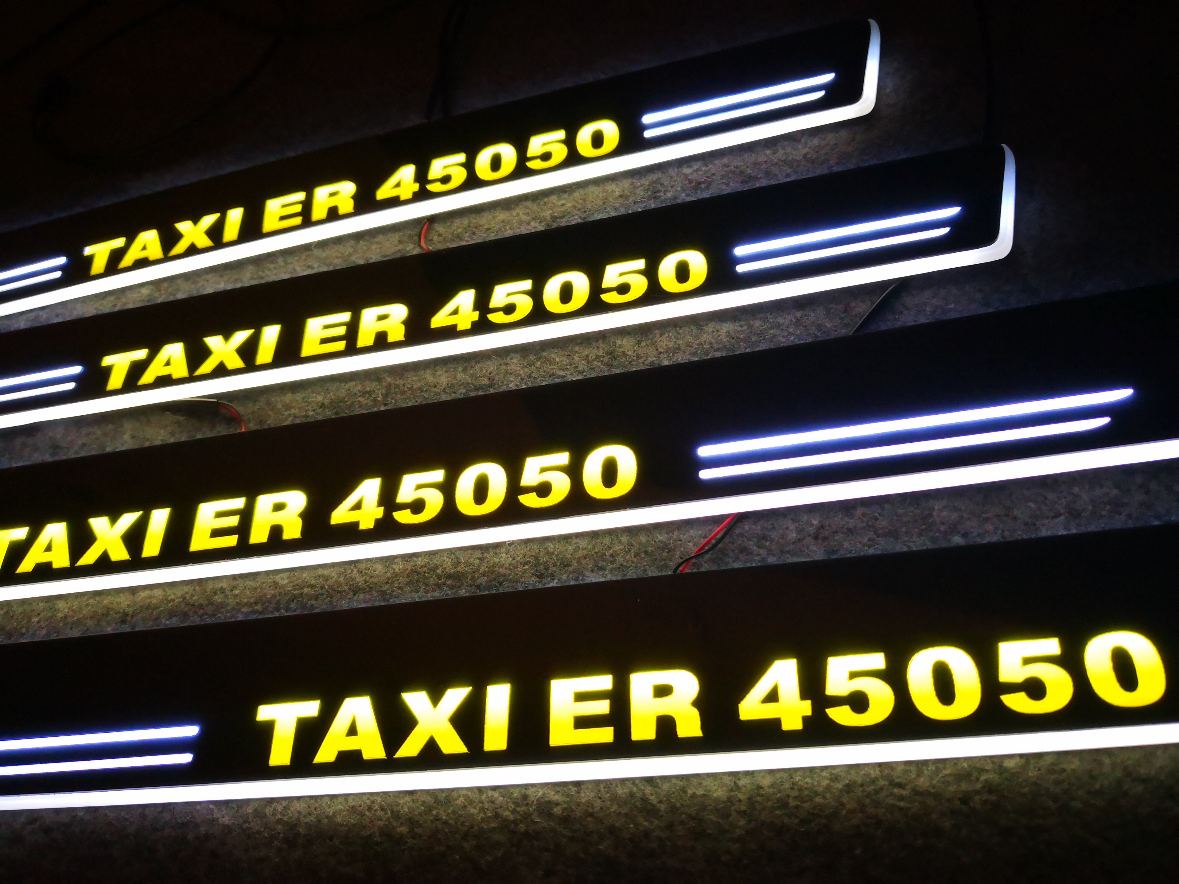 التعاون مع شركة سيارات الأجرة ، لوحة أبلى متحركة LED وأضواء أبواب شعار لسيارات mercedes benz E KLASSES