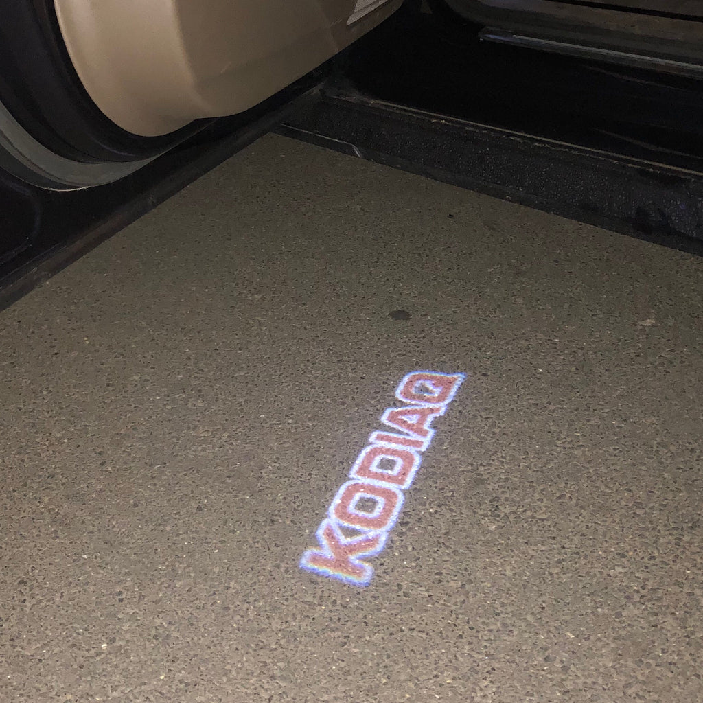 SKODA KODIAQ LOGO PROJECTOR LIGHTS Nr.100 (الكمية 1 = 2 شعار فيلم / 2 أضواء باب)