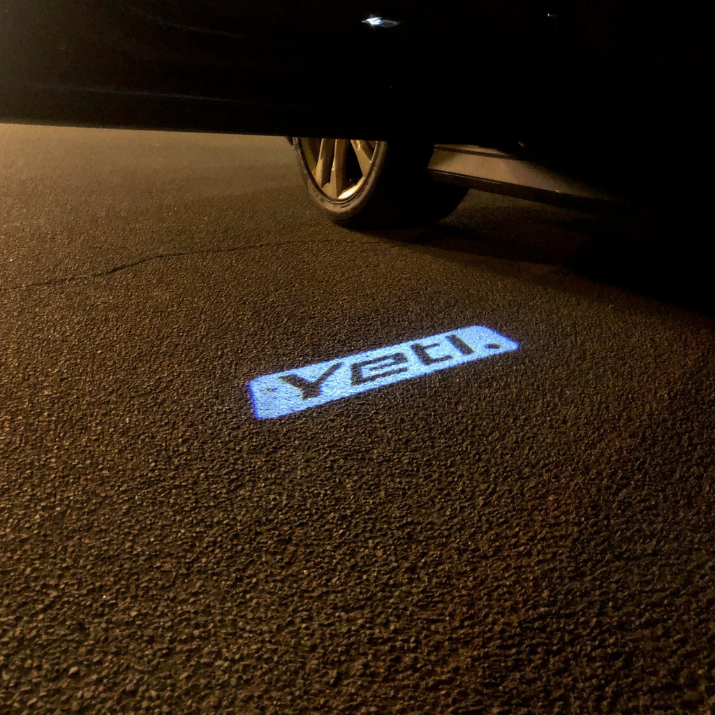 SKODA YETI LOGO LIGHTS Nr.55 (الكمية 1 = 2 شعار فيلم / 2 أضواء الباب)