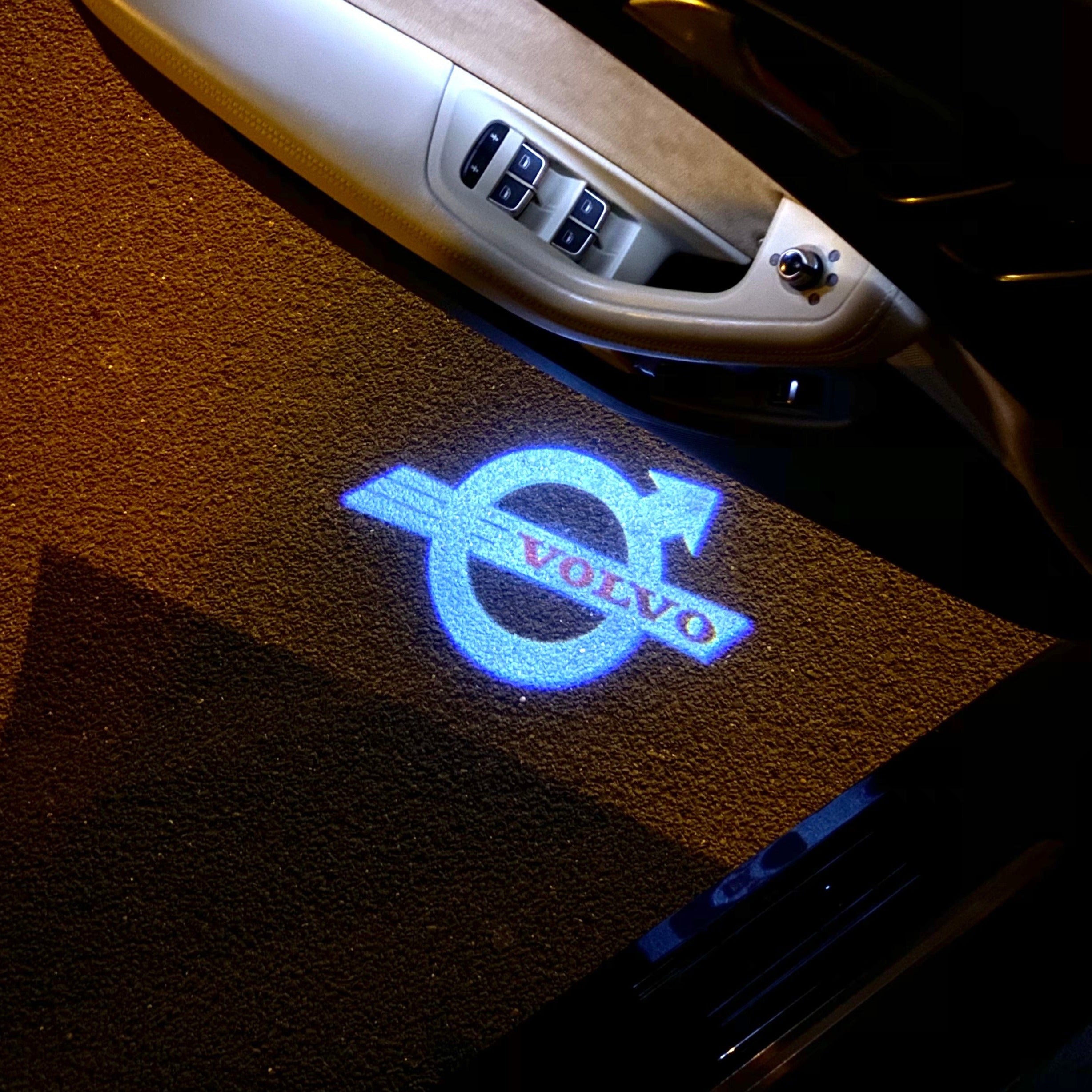 Volvo LOGO PROJECTOR LIGHTS Nr.54 (الكمية 1 = 2 شعار فيلم / 2 أضواء باب)