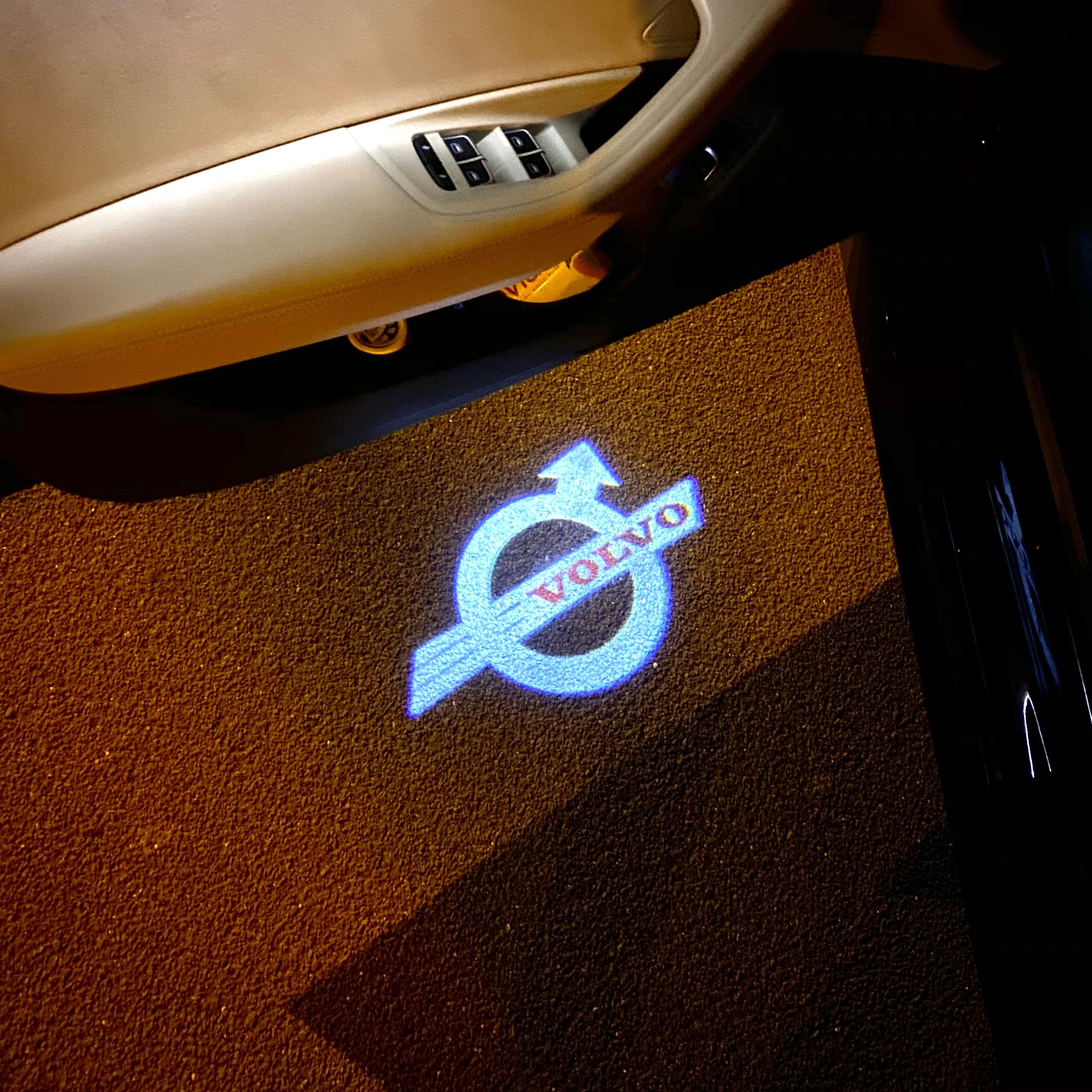 Volvo LOGO PROJECTOR LIGHTS Nr.54 (الكمية 1 = 2 شعار فيلم / 2 أضواء باب)