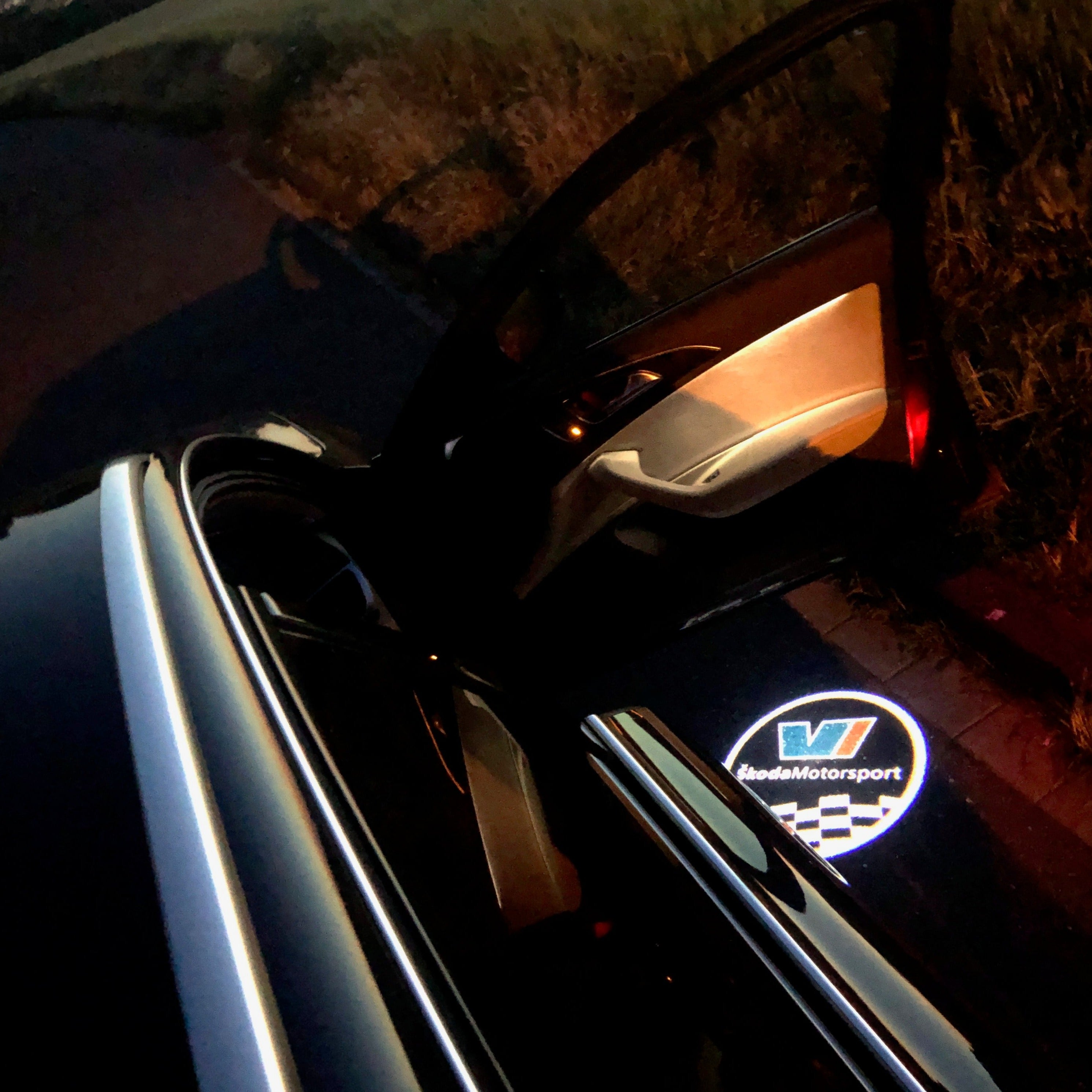 SKODA LOGO PROJECTOT أضواء Nr.73 (الكمية 1 = 2 شعار فيلم / 2 أضواء الباب)