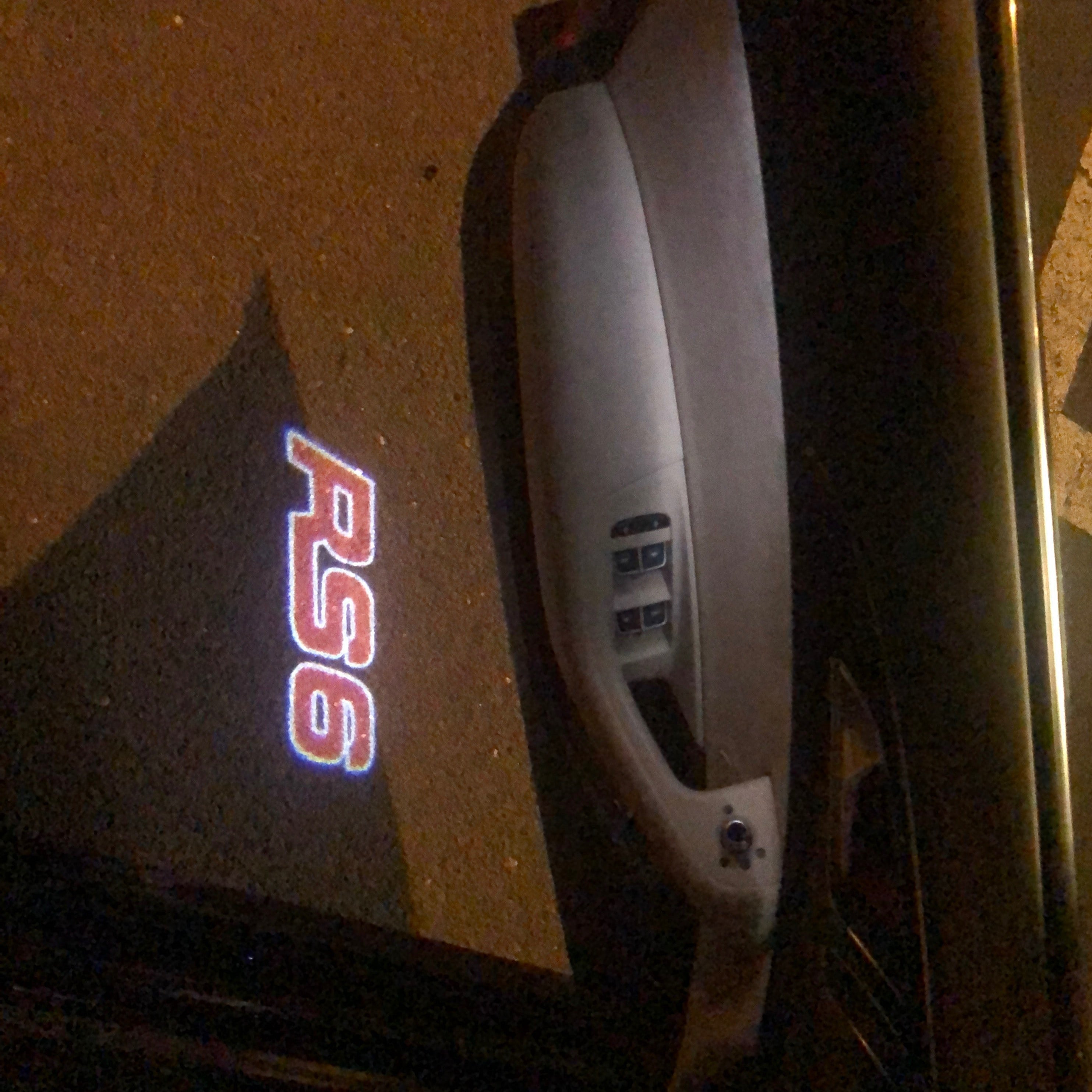 AUDI LOGO PROJECTOT LIGHTS Nr.76 (الكمية 1 = 2 شعار الأفلام / 2 أضواء الباب)