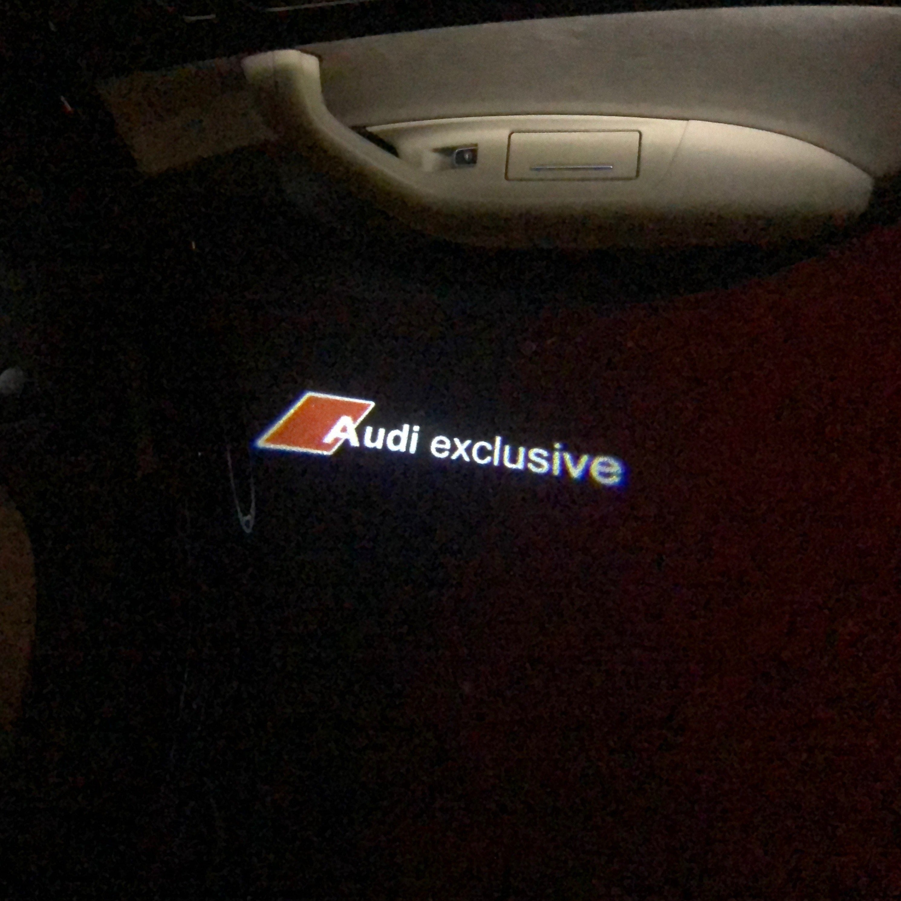 AUDI LOGO PROJECTOT LIGHTS Nr.70 (الكمية 1 = 2 Logo Films /2 أضواء الباب)